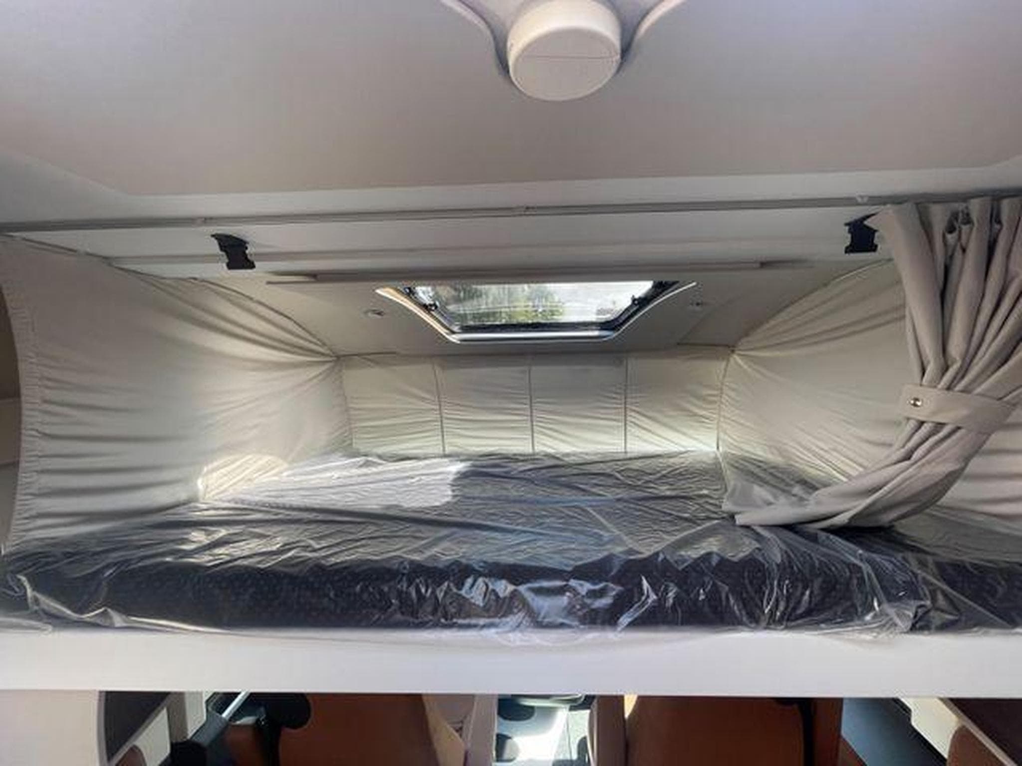 Adria Sonic Supreme 700 DL 180 PS Automatik (2025) - Photo 12