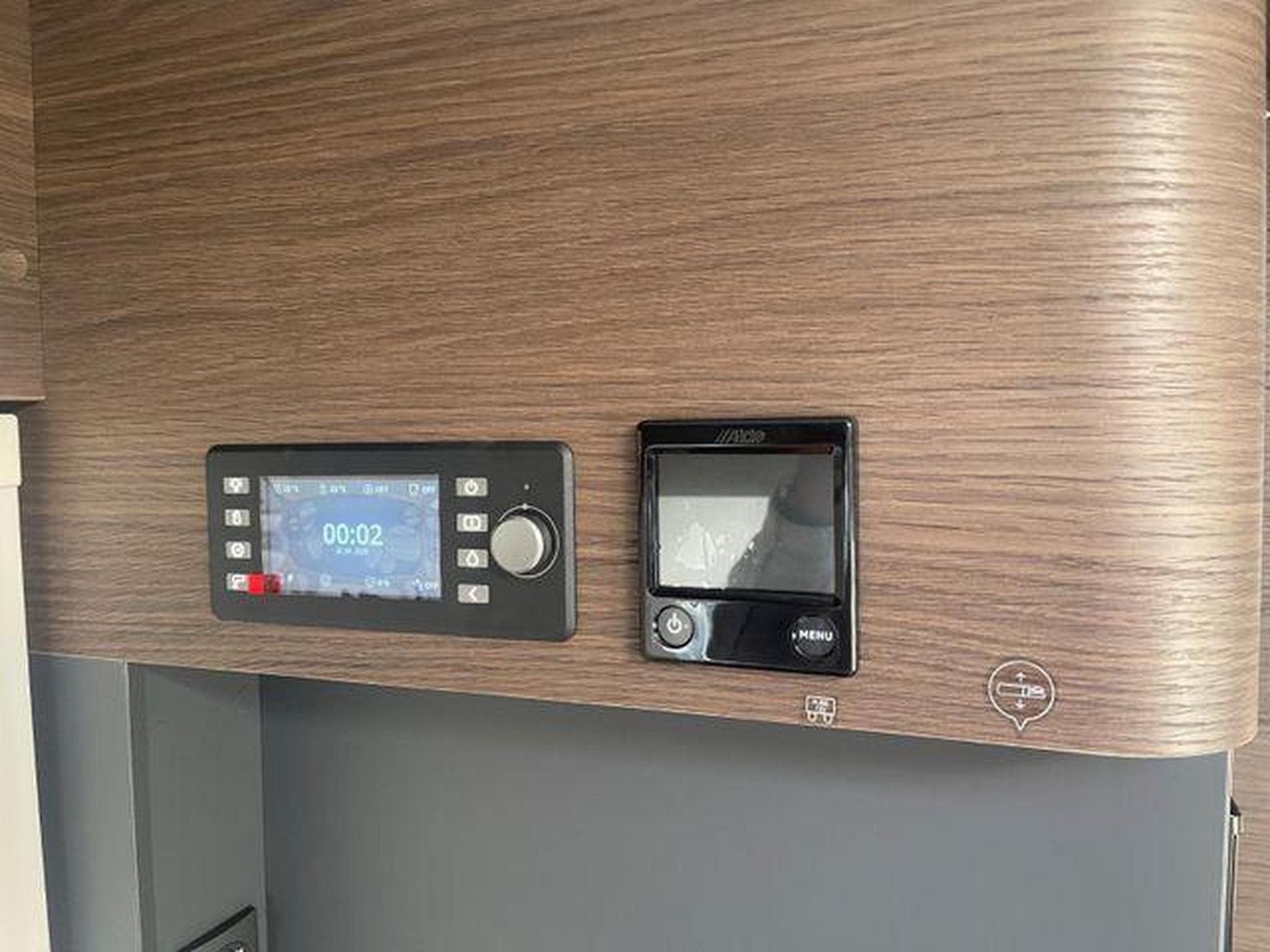 Adria Sonic Supreme 700 DL 180 PS Automatik (2025) - Photo 13