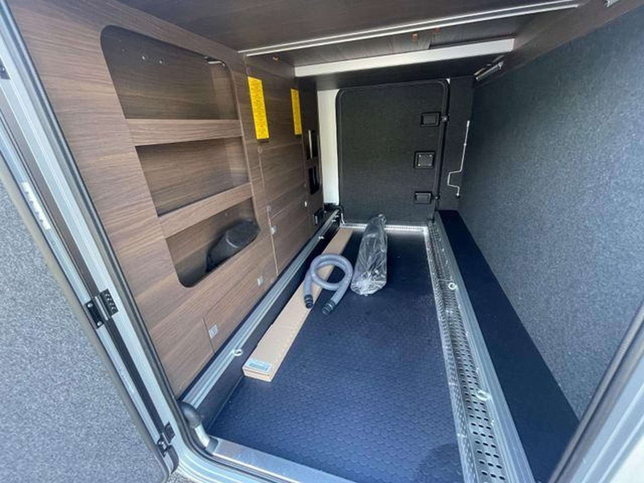 Adria Sonic Supreme 700 DL 180 PS Automatik (2025) - Photo 15