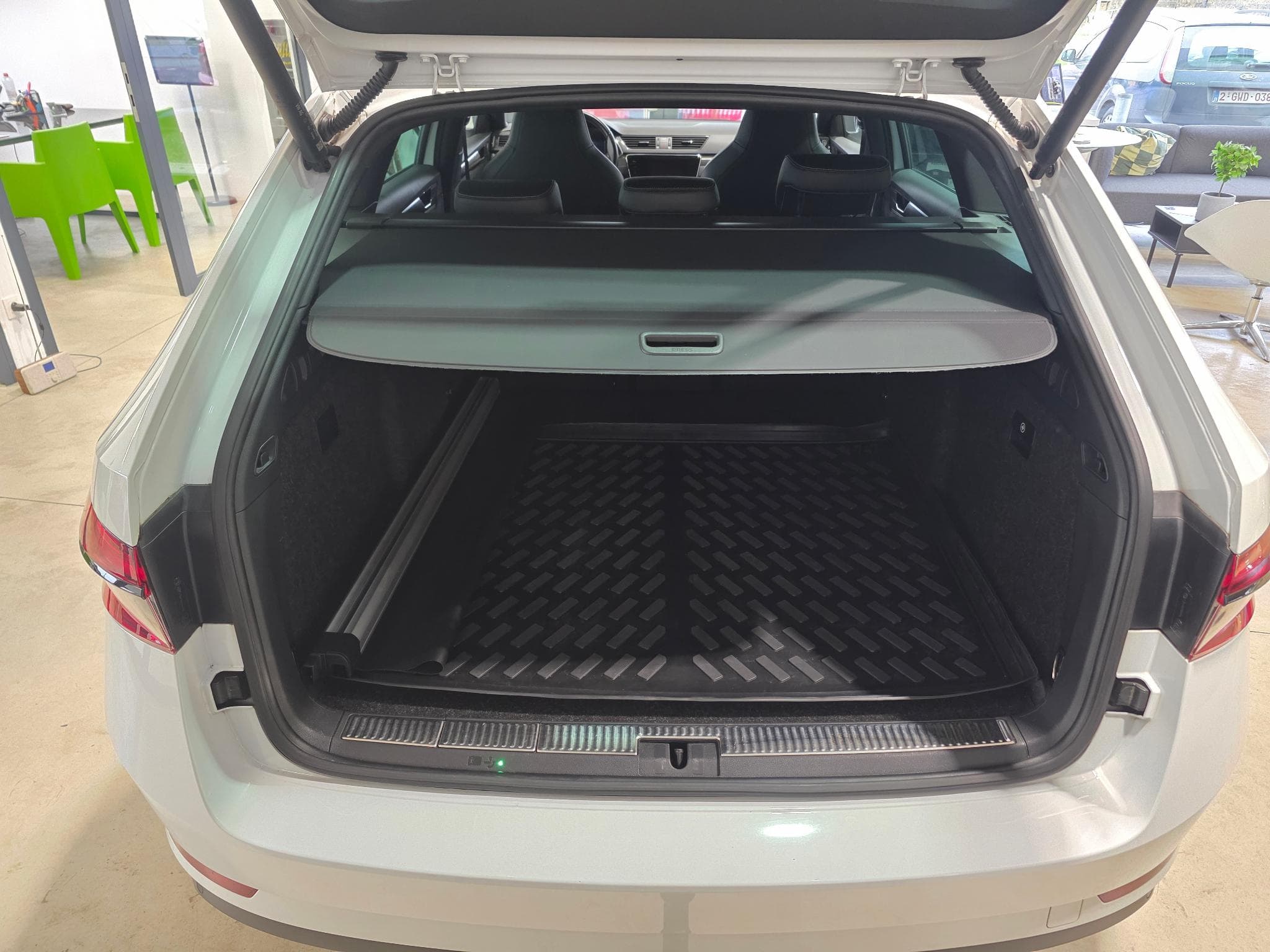 Skoda Superb 1.4 PHEV IV Sportline (2026) - Photo 10