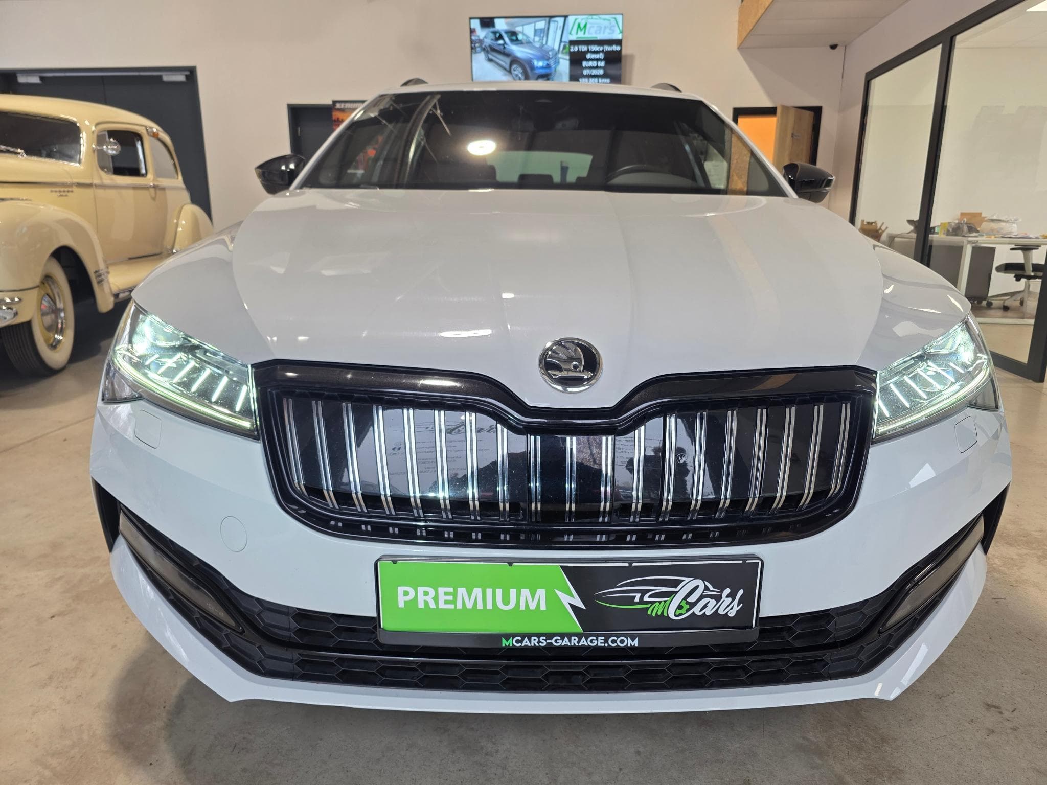 Skoda Superb 1.4 PHEV IV Sportline (2026) - Photo 2
