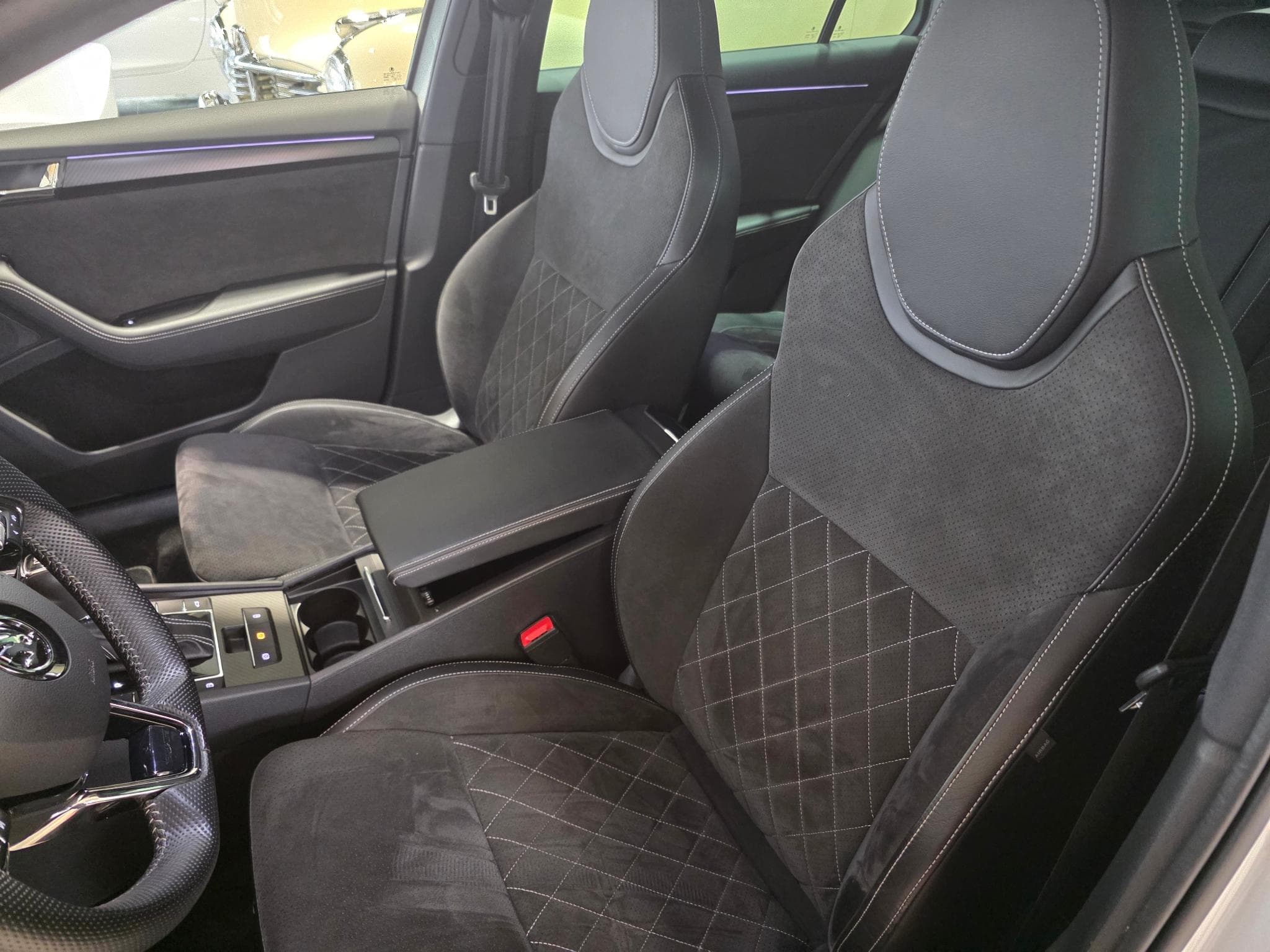 Skoda Superb 1.4 PHEV IV Sportline (2026) - Photo 7