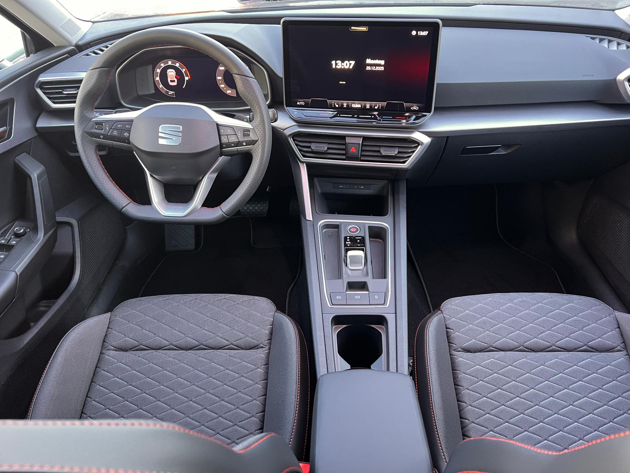 Seat Leon Sportstourer FR 1.5TSI 150 DSG7 (2025) - Foto 3