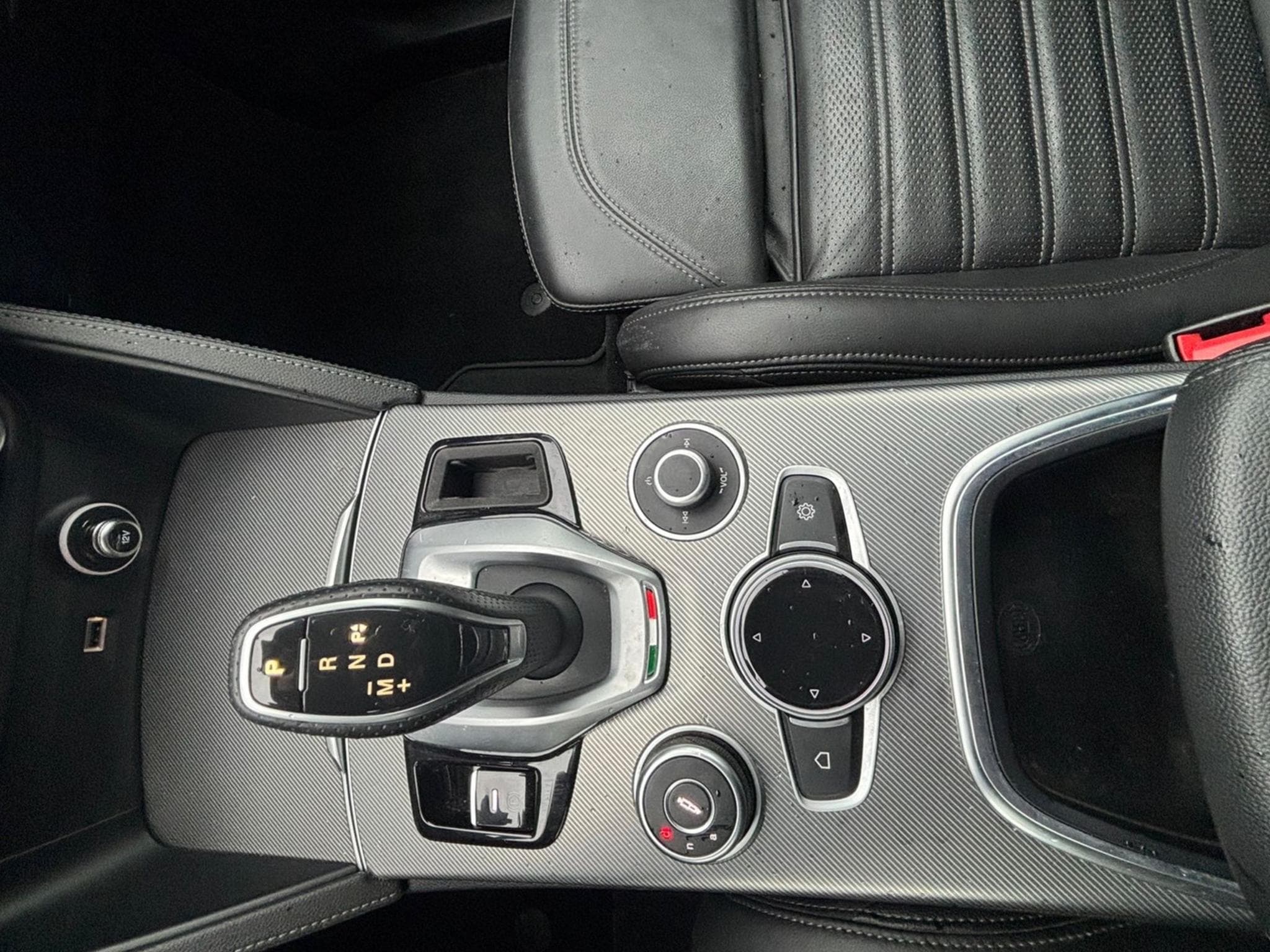 Alfa-Romeo Stelvio Veloce (2022) - Photo 11