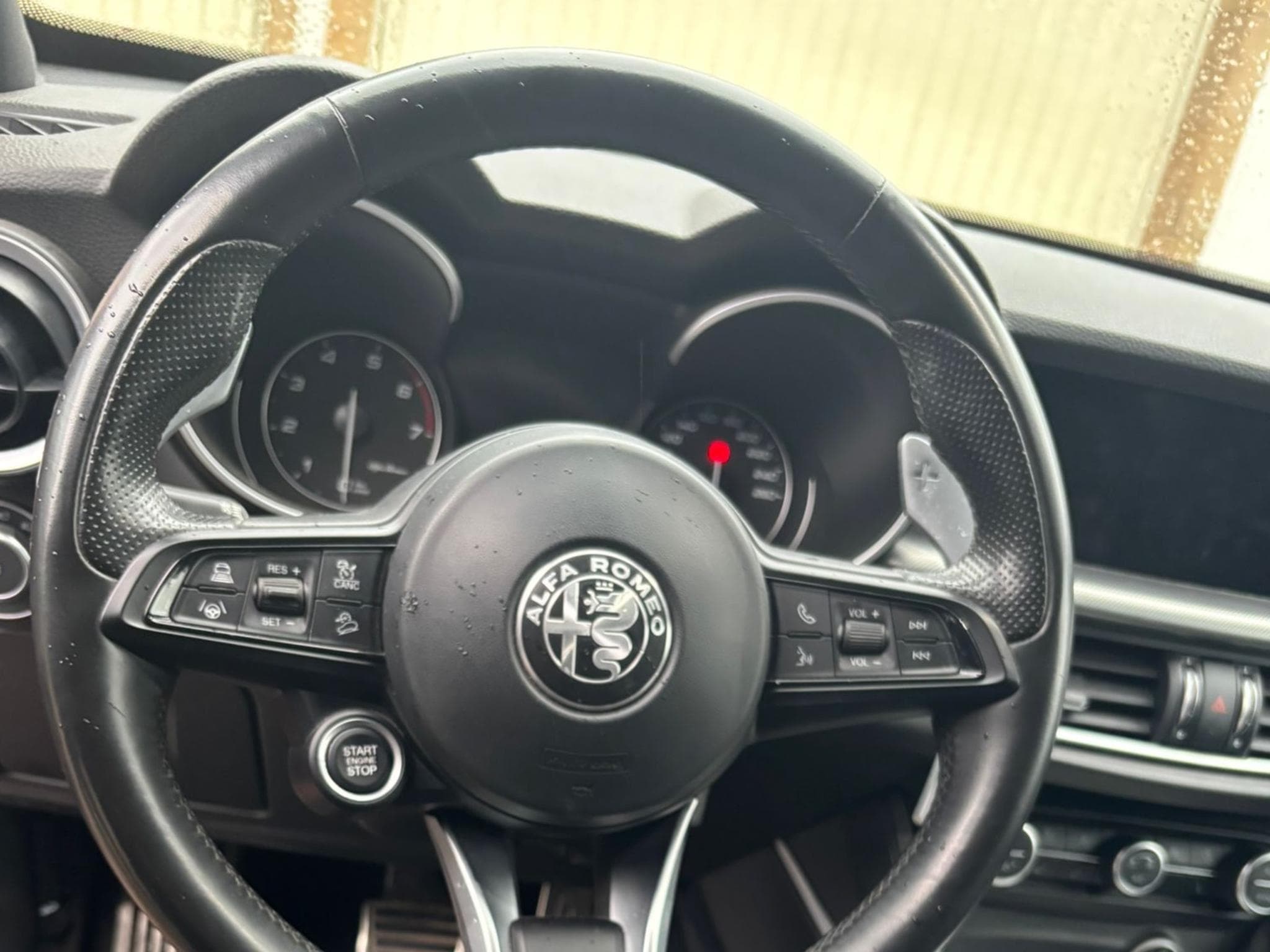 Alfa-Romeo Stelvio Veloce (2022) - Photo 13