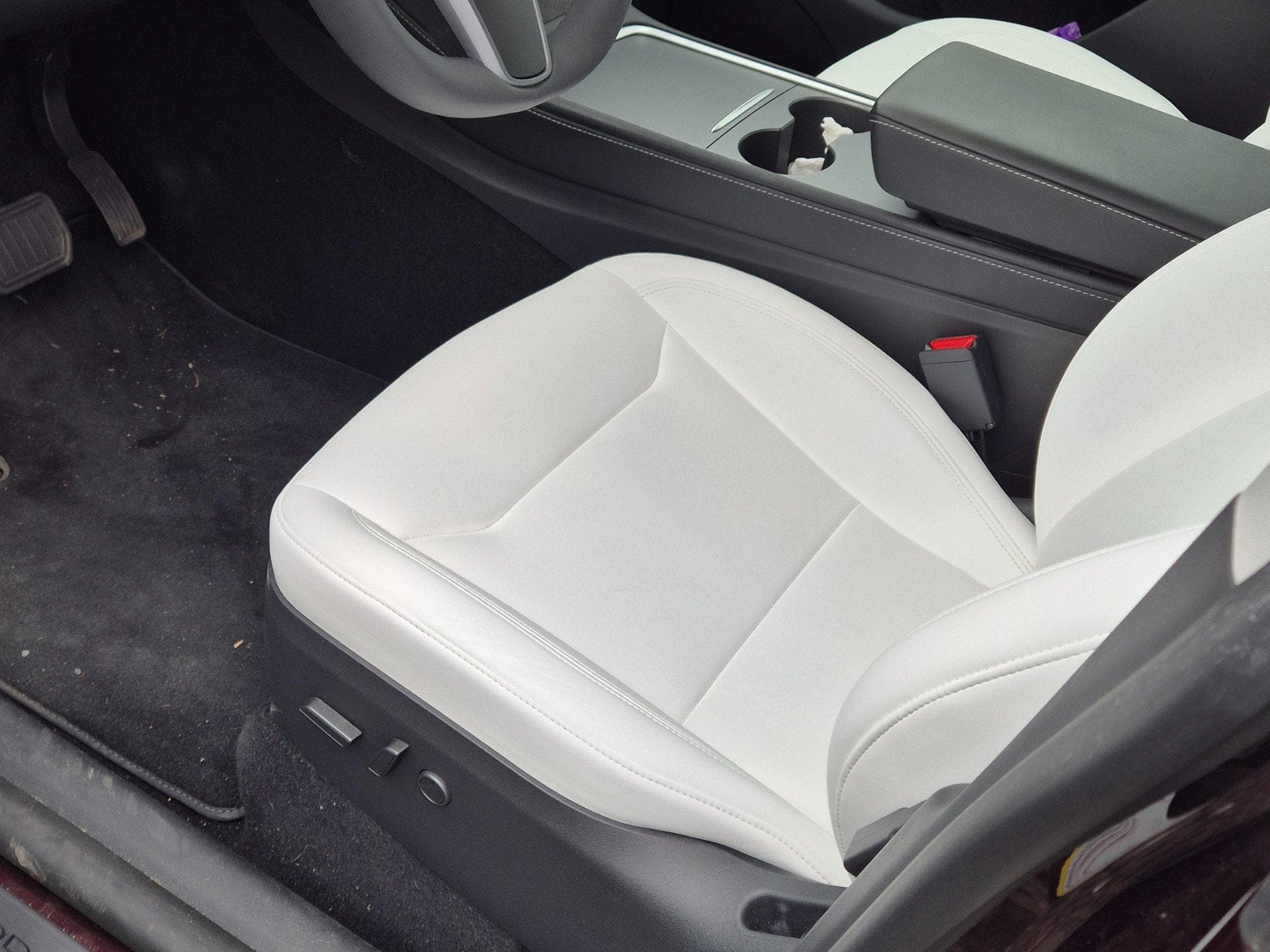 Tesla Model Y (2024) - Photo 2