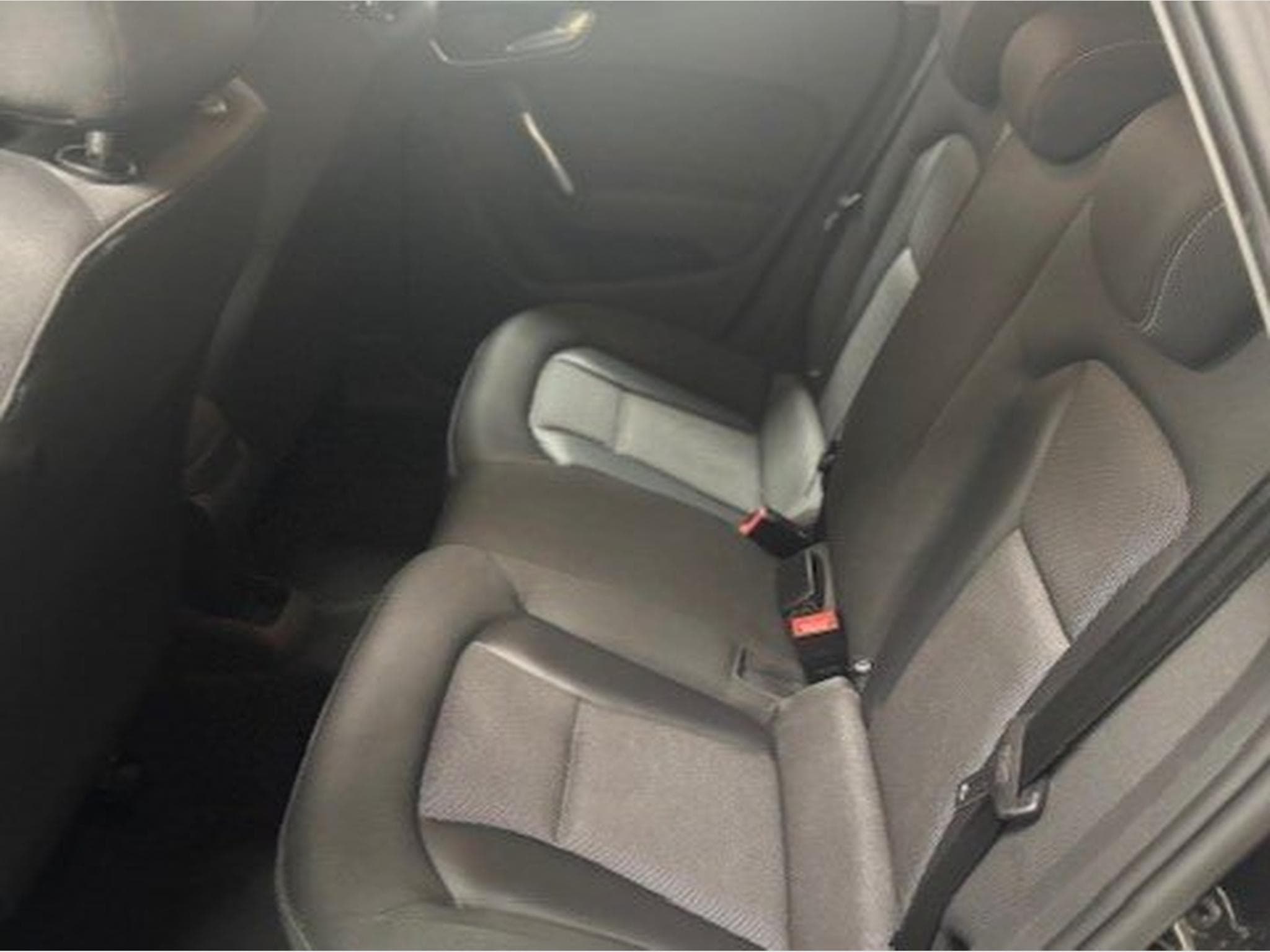 Audi A1 sportback 1,6 TDi 105 CV Ambition (2012) - Photo 2