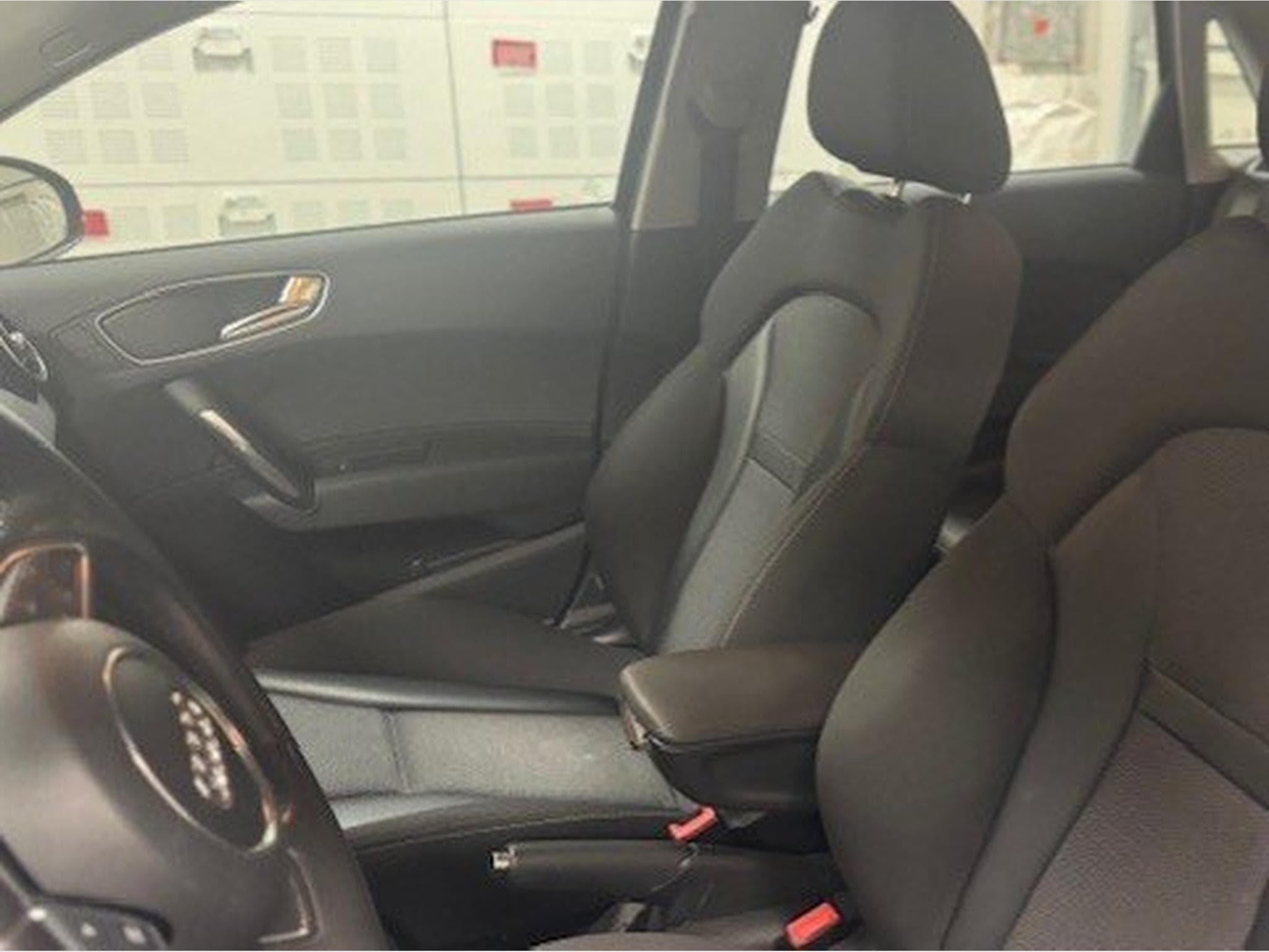 Audi A1 sportback 1,6 TDi 105 CV Ambition (2012) - Photo 3