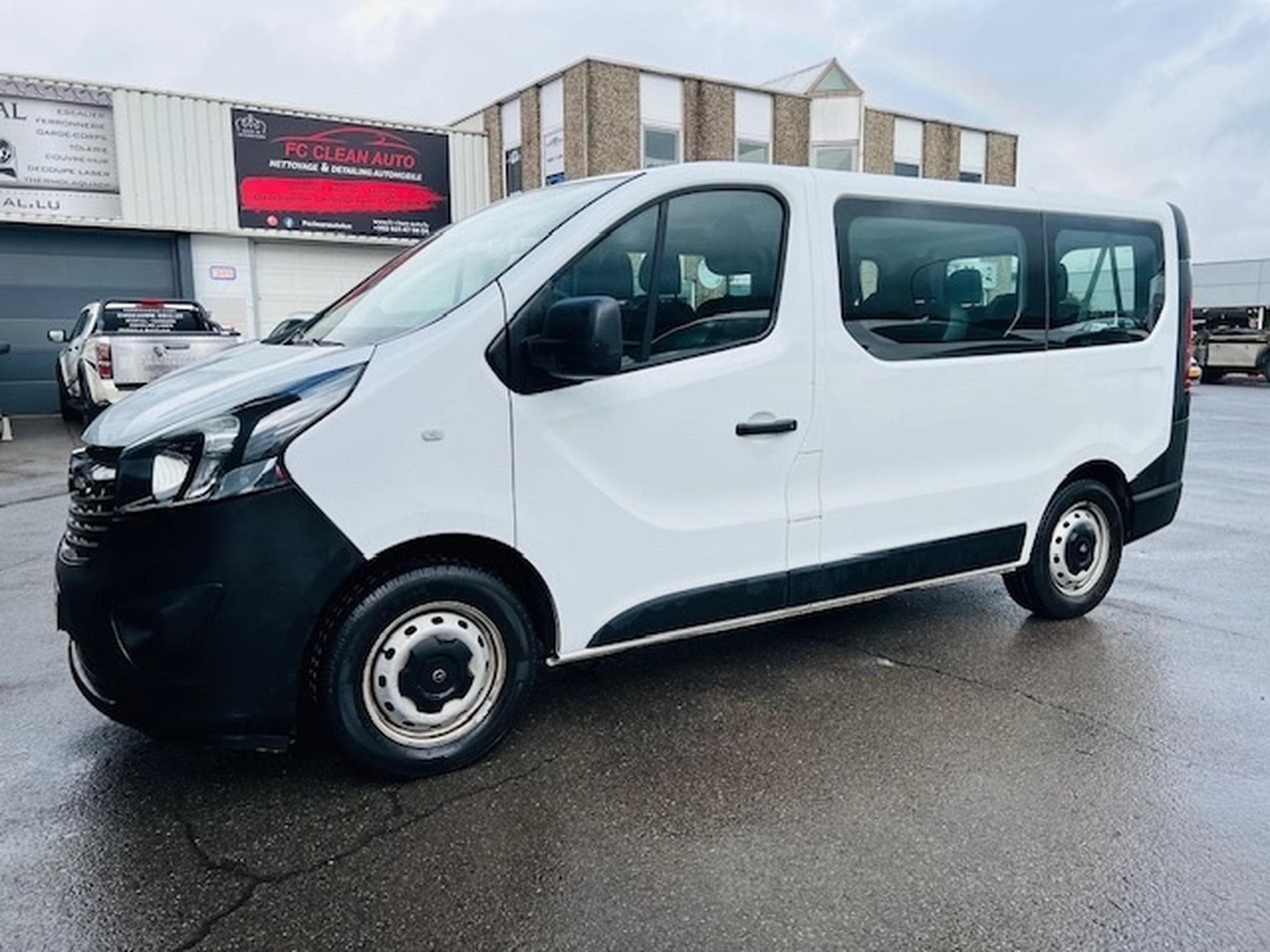 Opel Vivaro 1,6 DCI BITURBO 125 CV 9 places (2018) - Photo 4