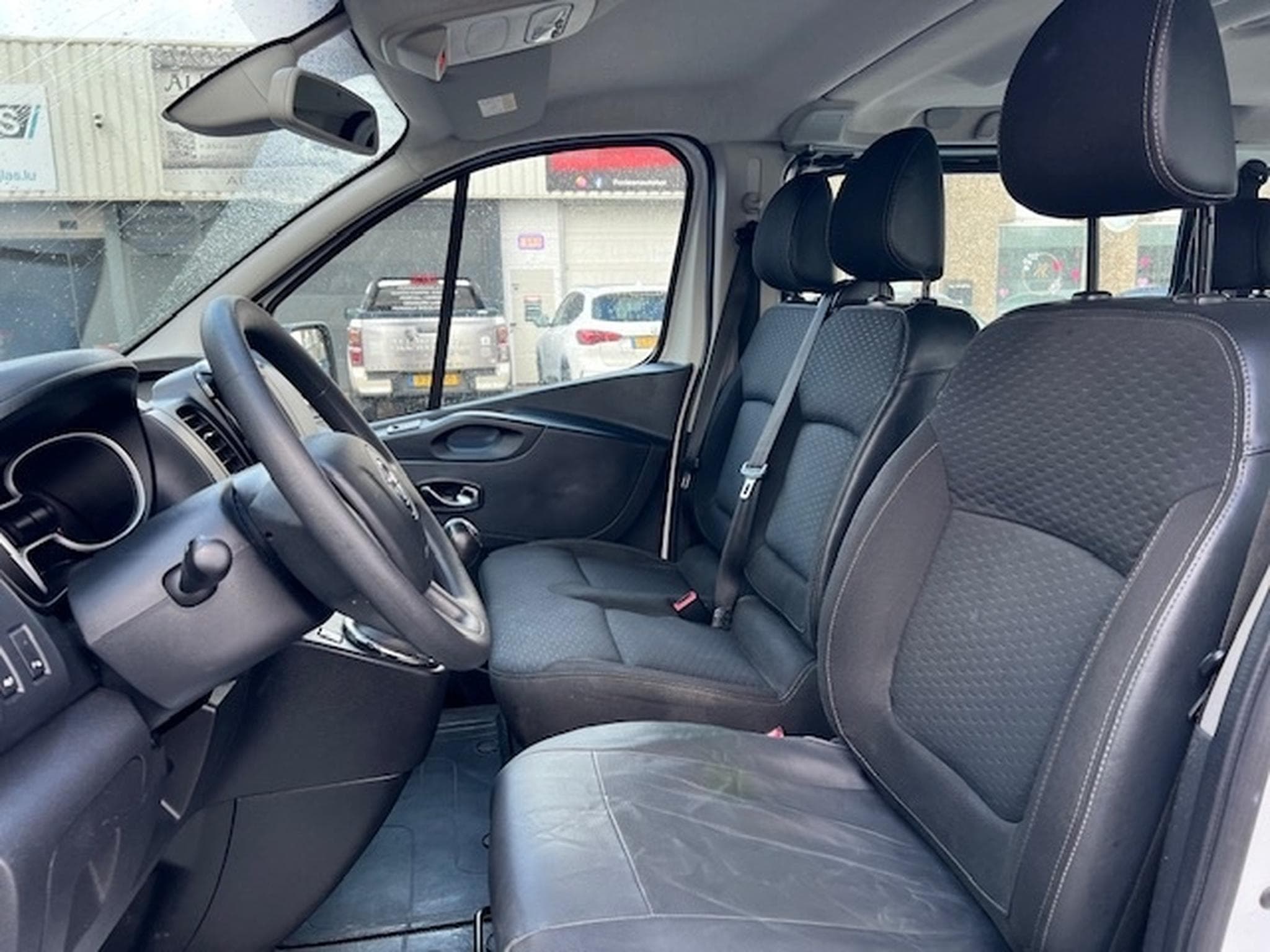 Opel Vivaro 1,6 DCI BITURBO 125 CV 9 places (2018) - Photo 15