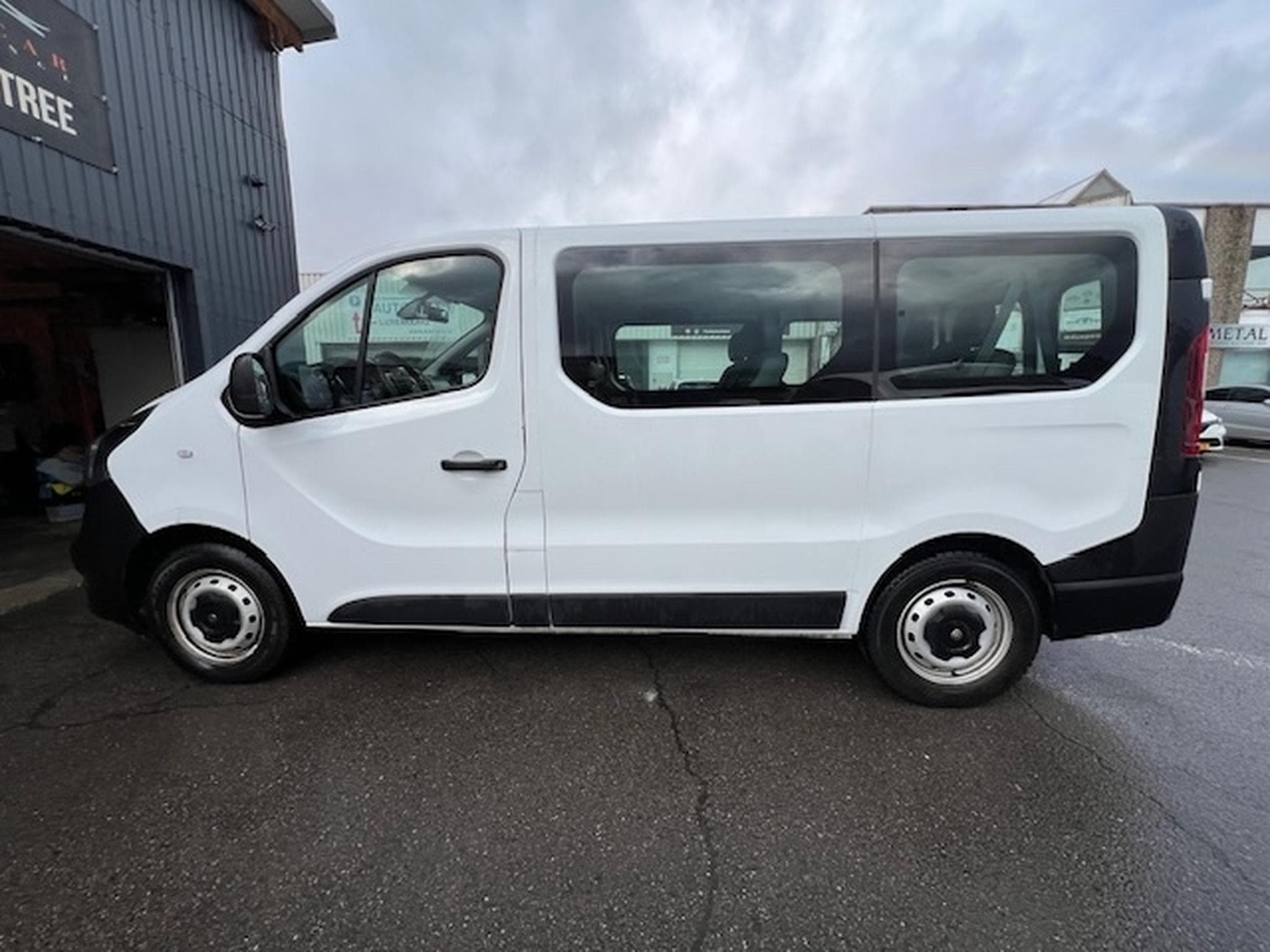 Opel Vivaro 1,6 DCI BITURBO 125 CV 9 places (2018) - Photo 7