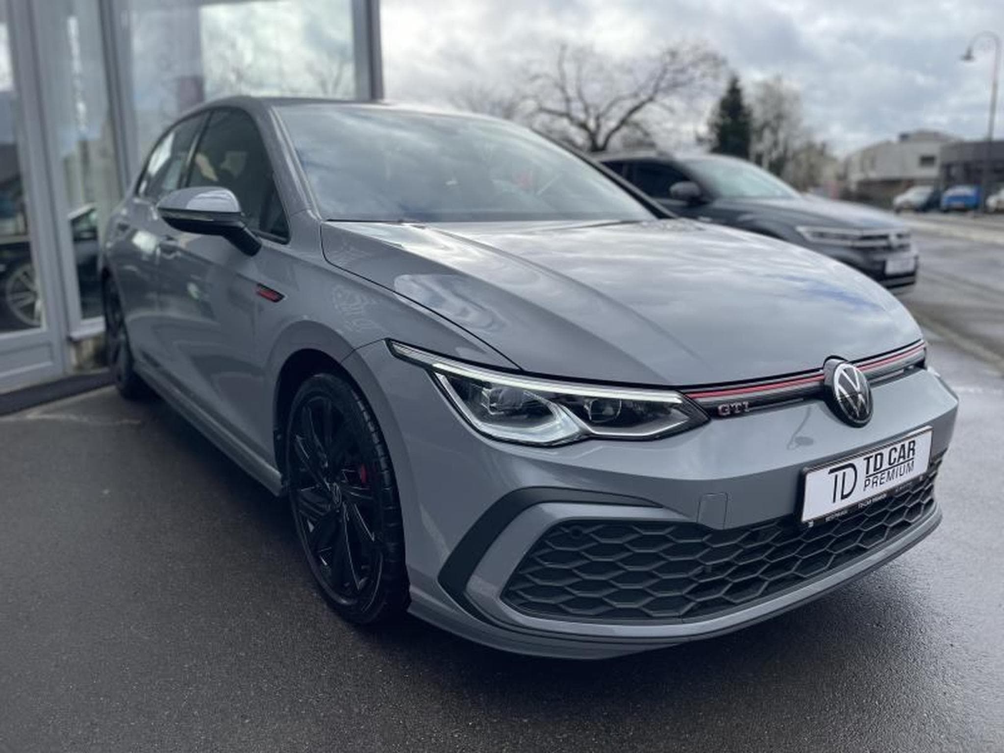 VW Golf 8 GTI 2.0 TSI DSG7 (2023) - Photo 3