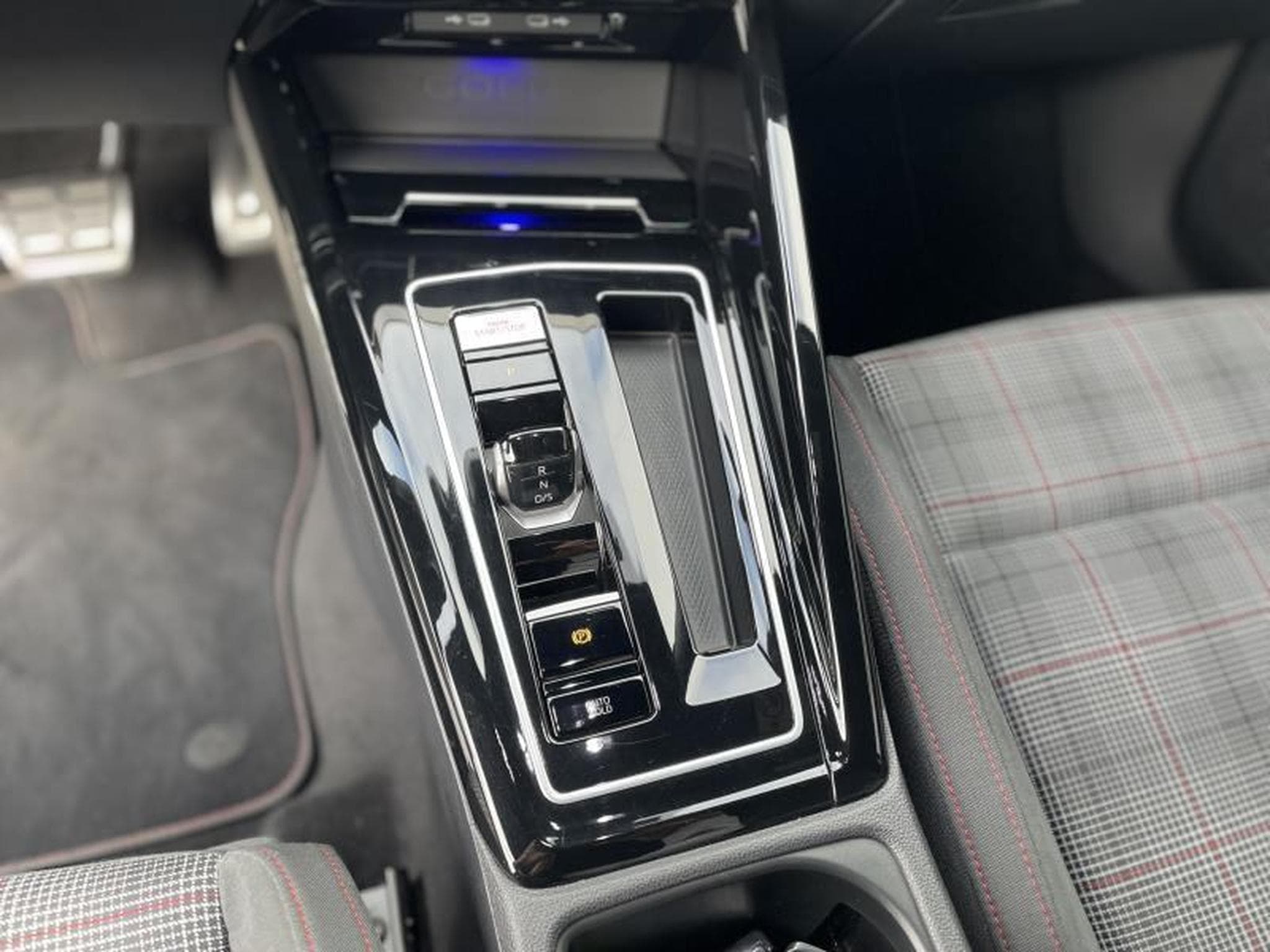 VW Golf 8 GTI 2.0 TSI DSG7 (2023) - Photo 9