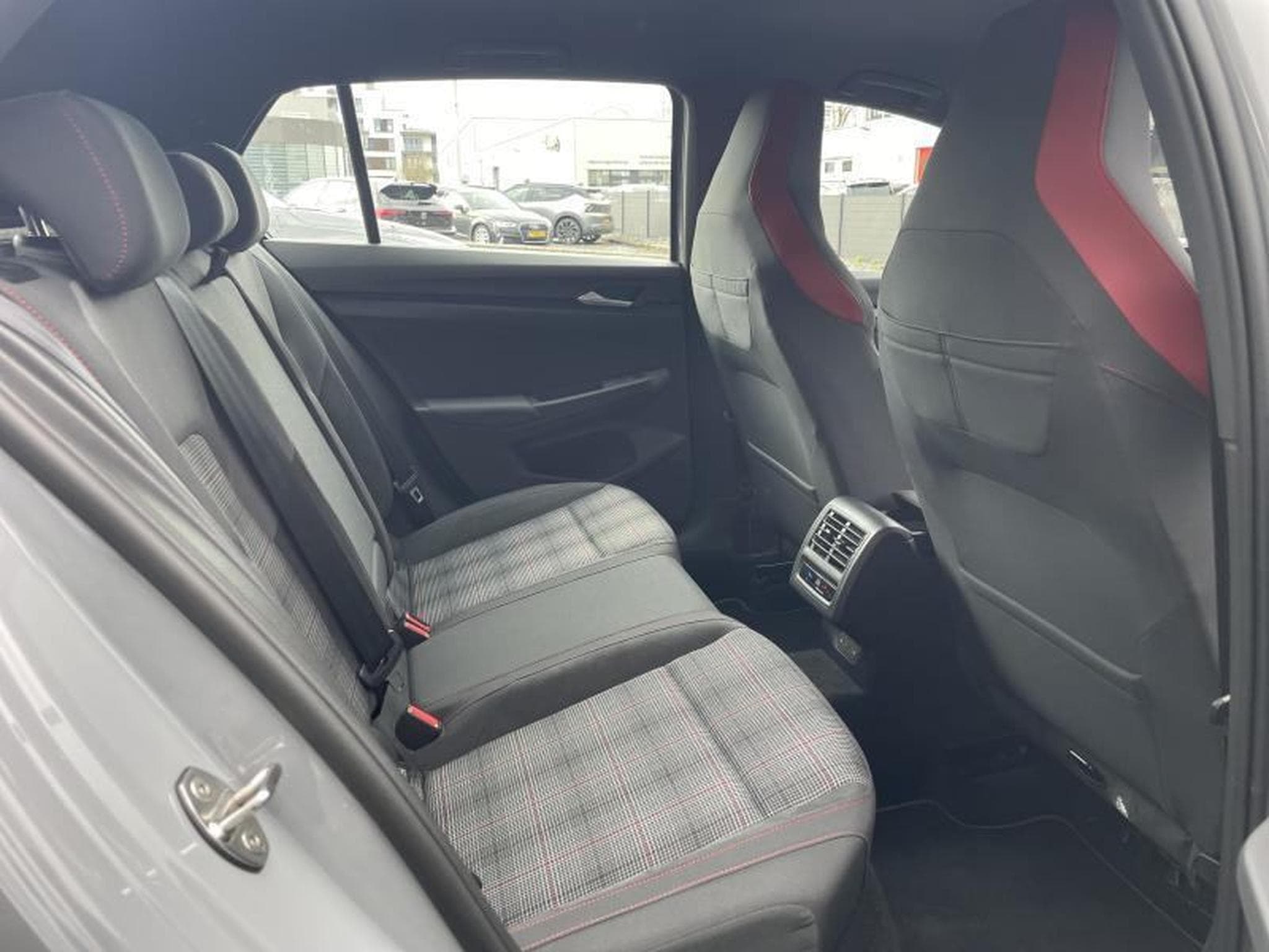 VW Golf 8 GTI 2.0 TSI DSG7 (2023) - Photo 5