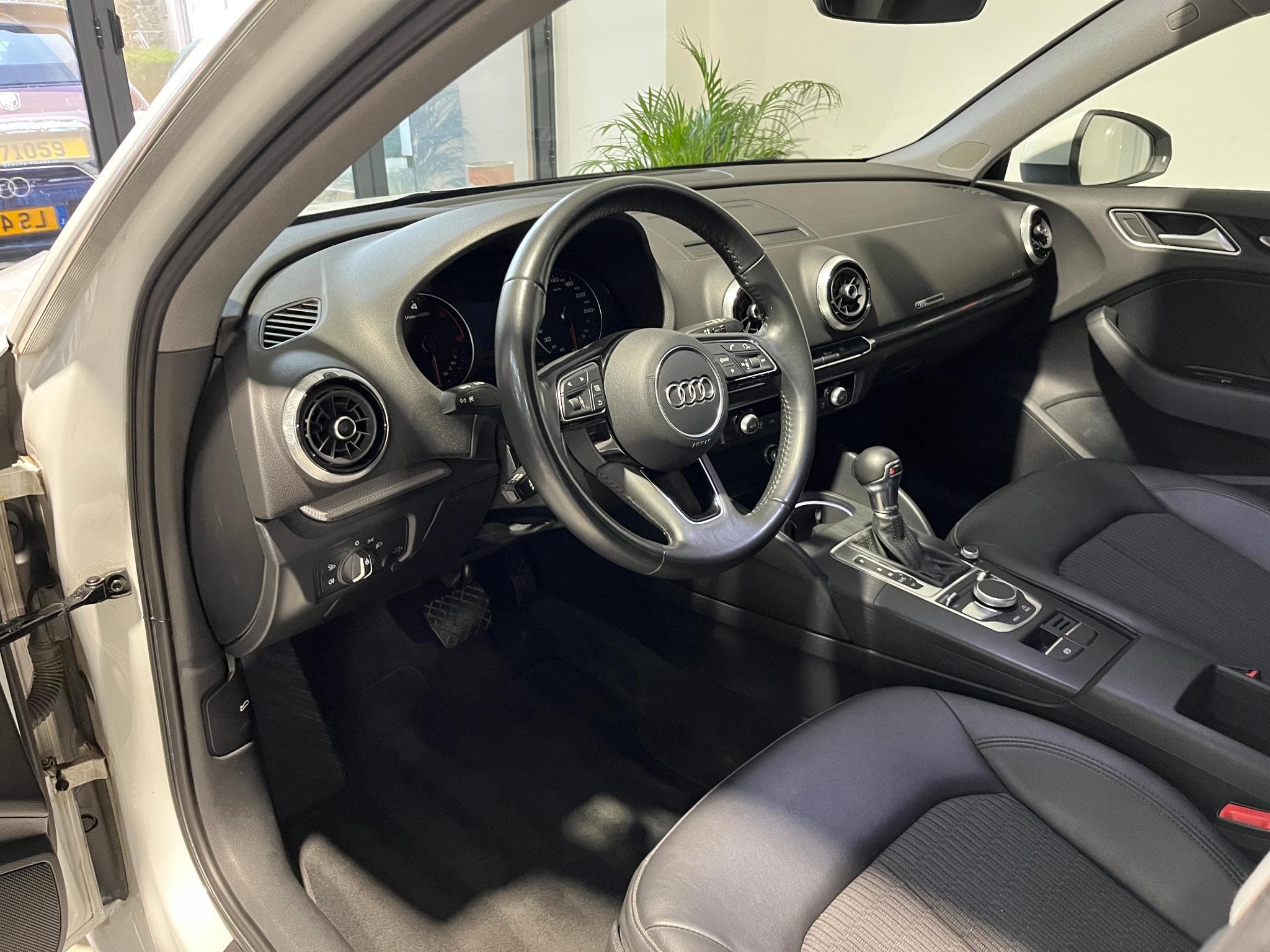 Audi A3 SPORTBACK 35 TDi Design S tronic (2019) - Photo 9