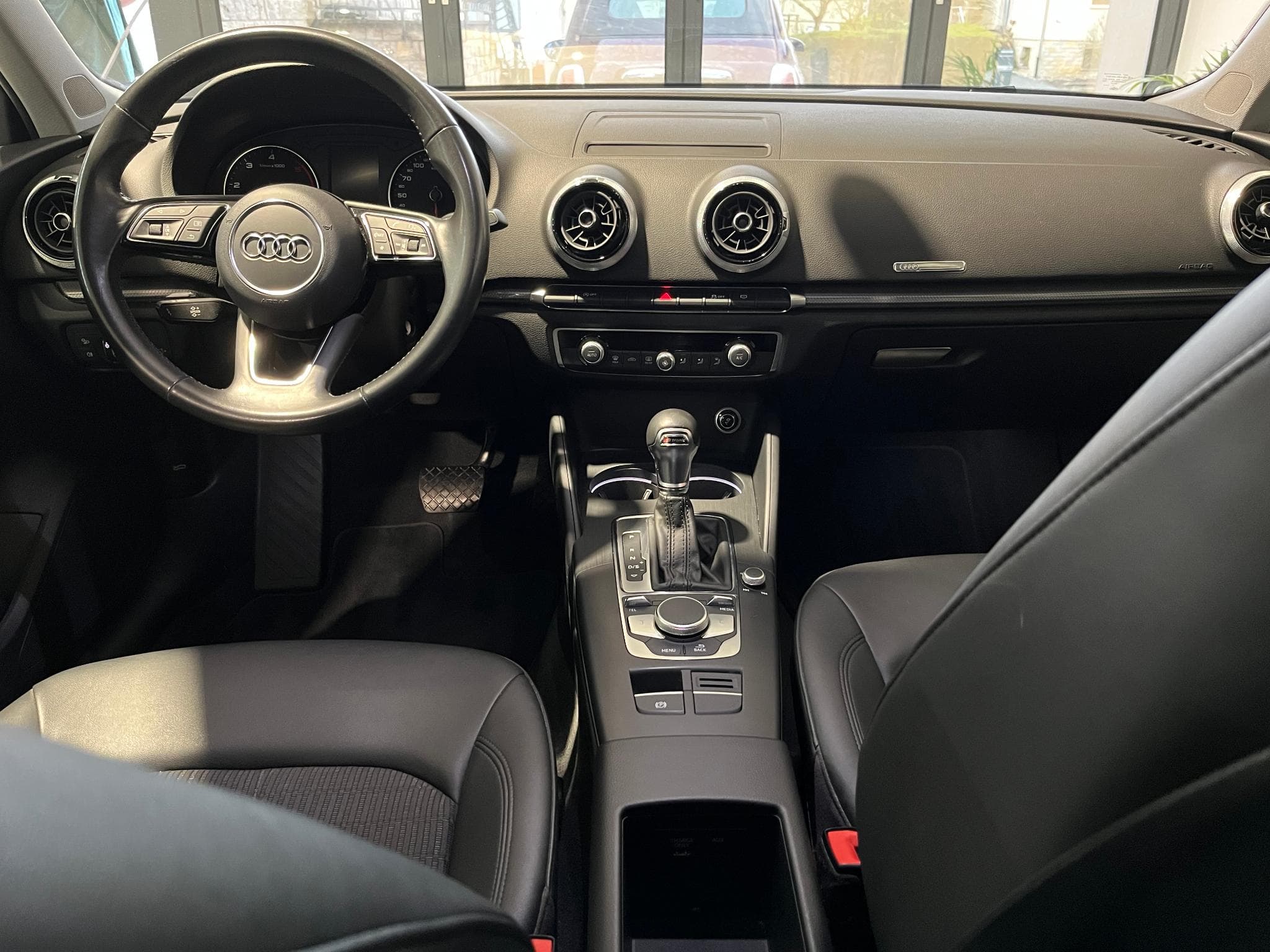 Audi A3 SPORTBACK 35 TDi Design S tronic (2019) - Photo 11