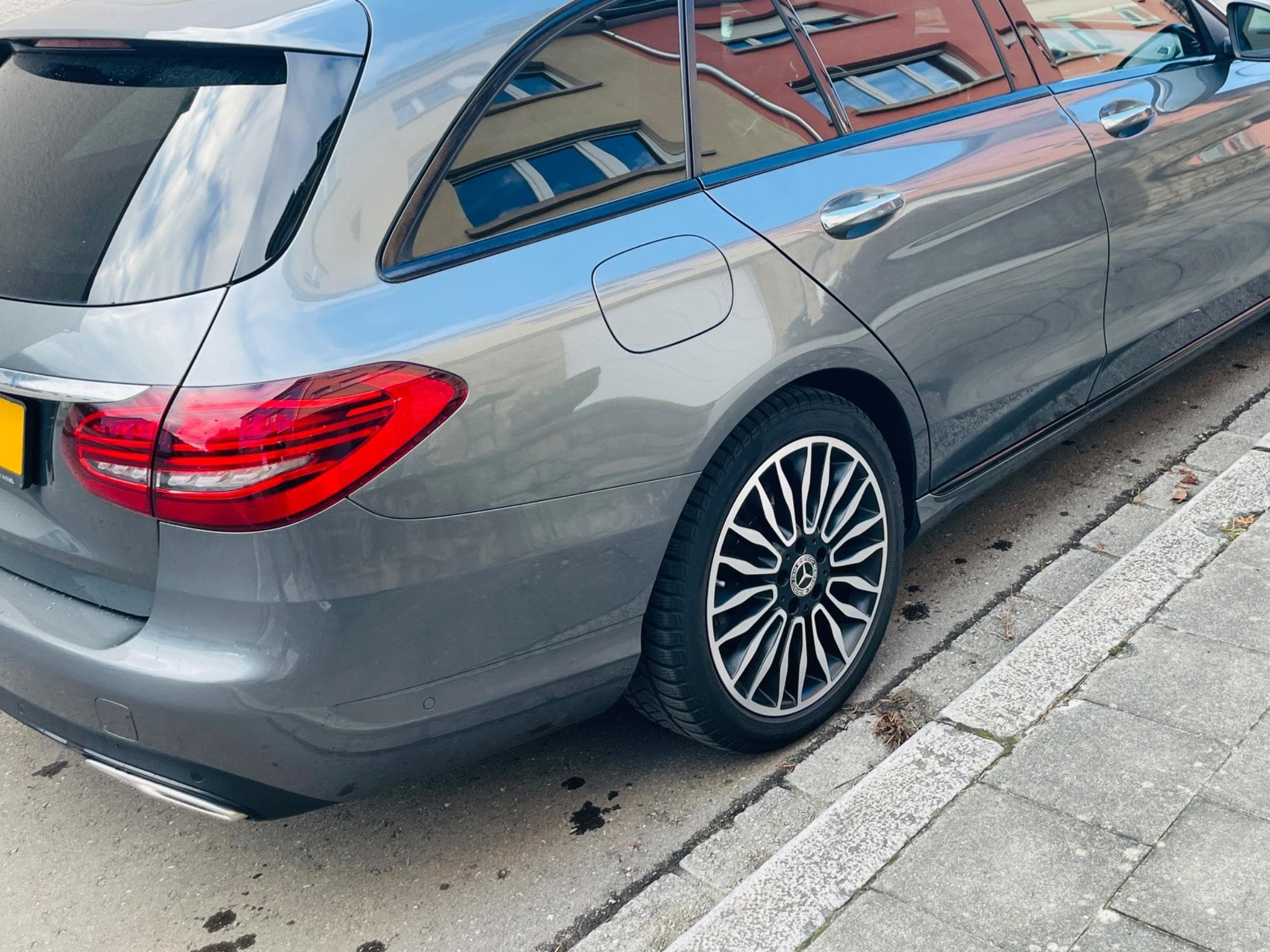 Mercedes C 300 T Avantgarde Night Edition (2019) - Photo 2