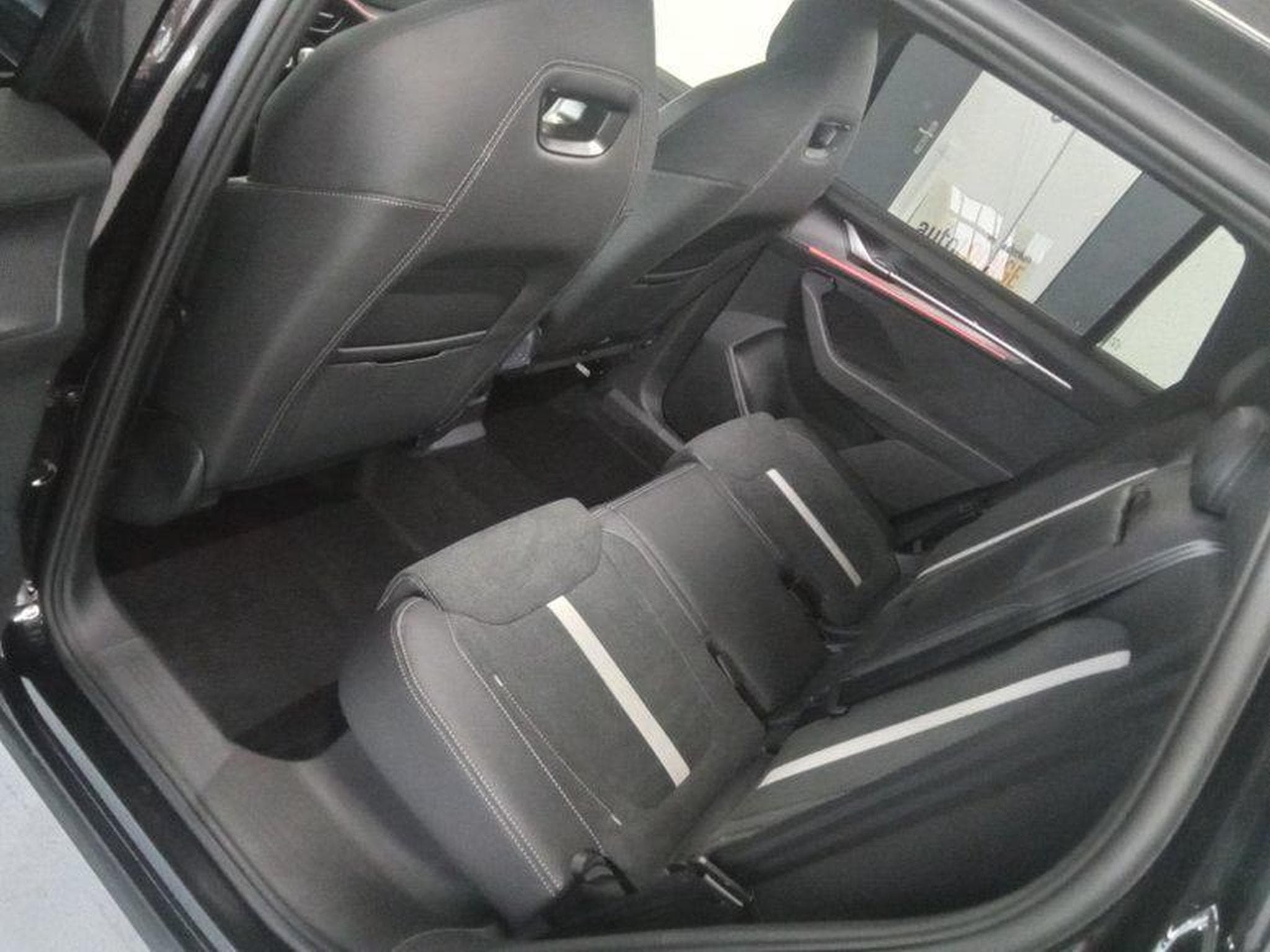 Skoda Kodiaq Sportline 1.5 TSI 7-Gang DSG (2026) - Foto 6