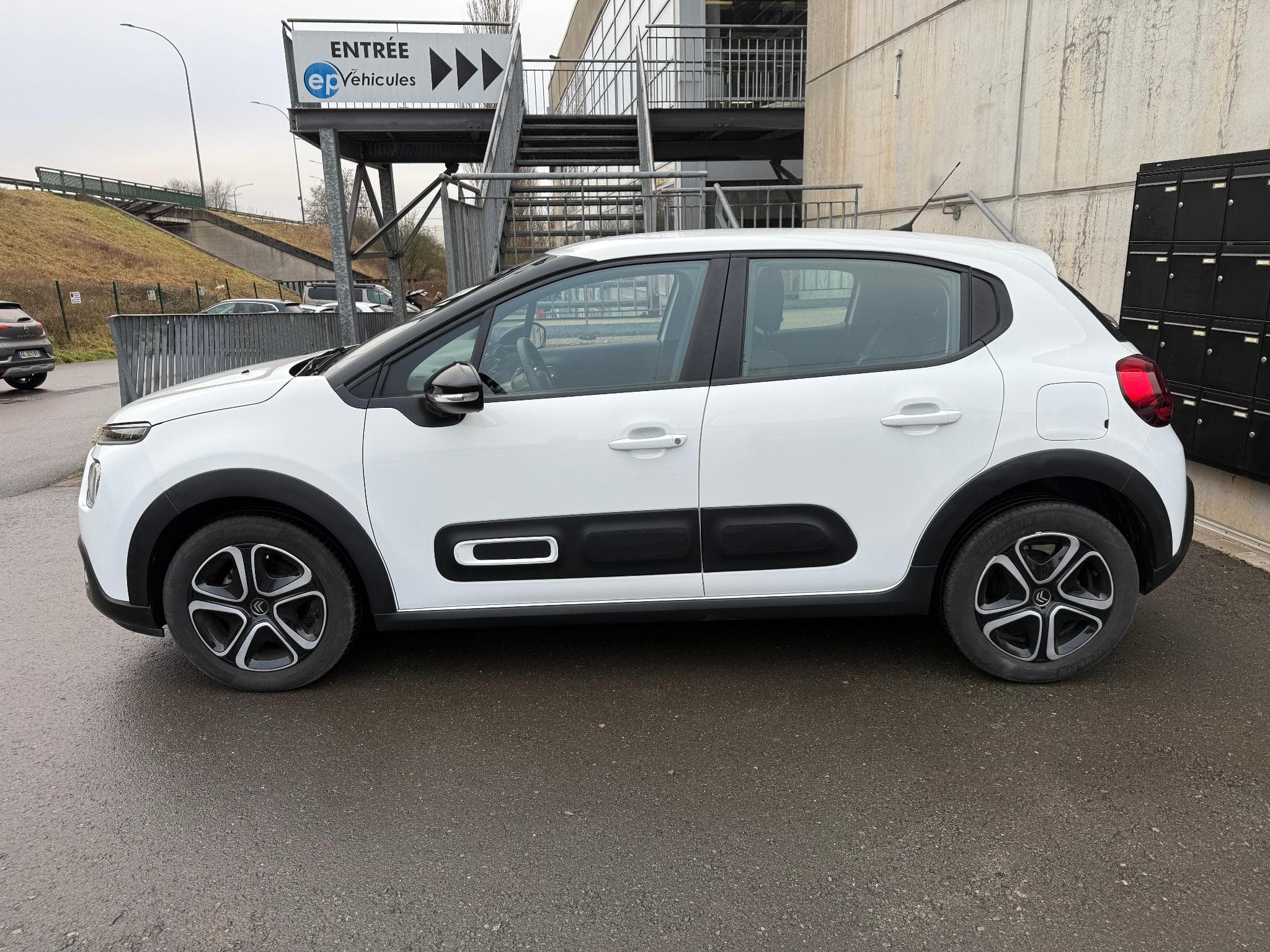Citroën C3 1.2 PURETECH 83 PLUS (2024) - Photo 2
