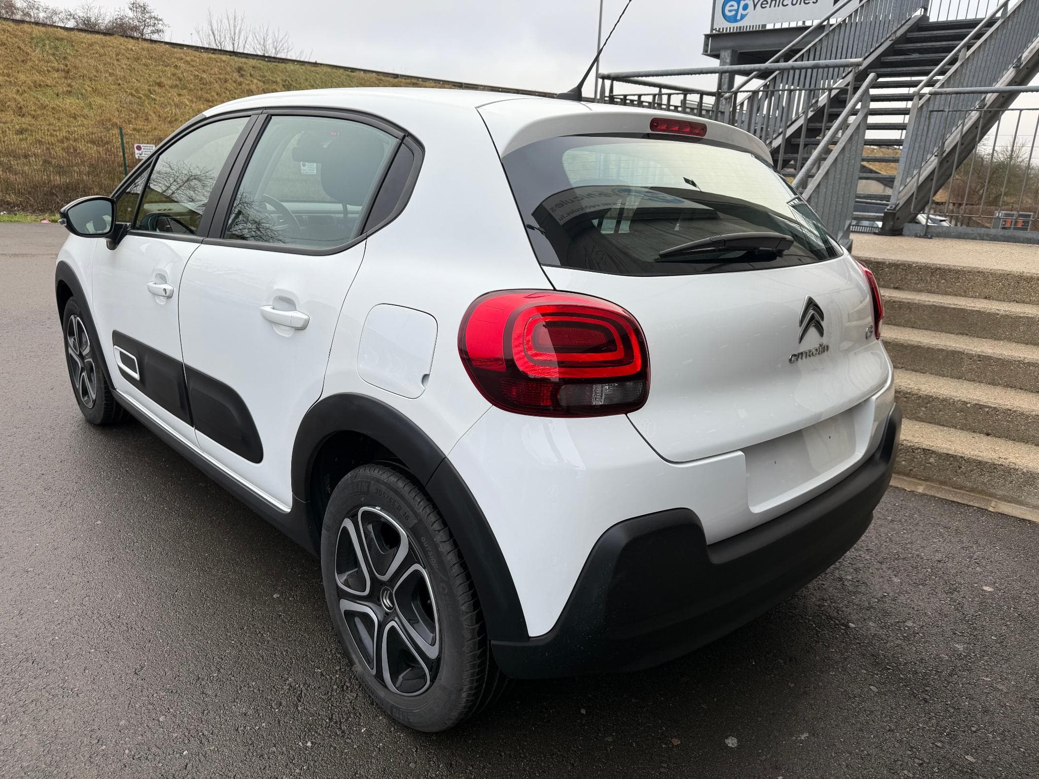 Citroën C3 1.2 PURETECH 83 PLUS (2024) - Photo 3