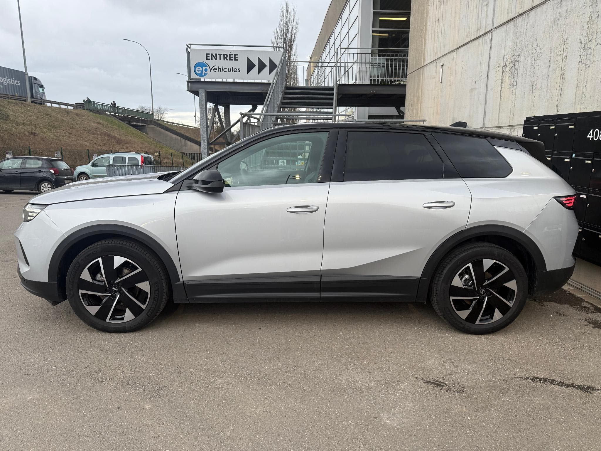 Opel Grandland 1.2 HYBRID 145 DCT6 GS (2025) - Foto 2