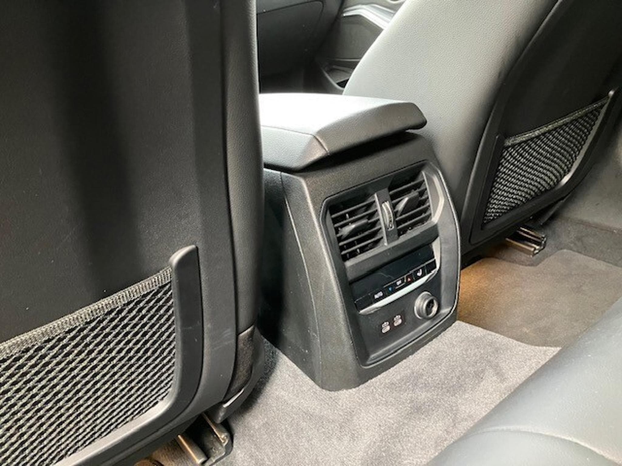 BMW 320 touring X drive (2020) - Foto 9