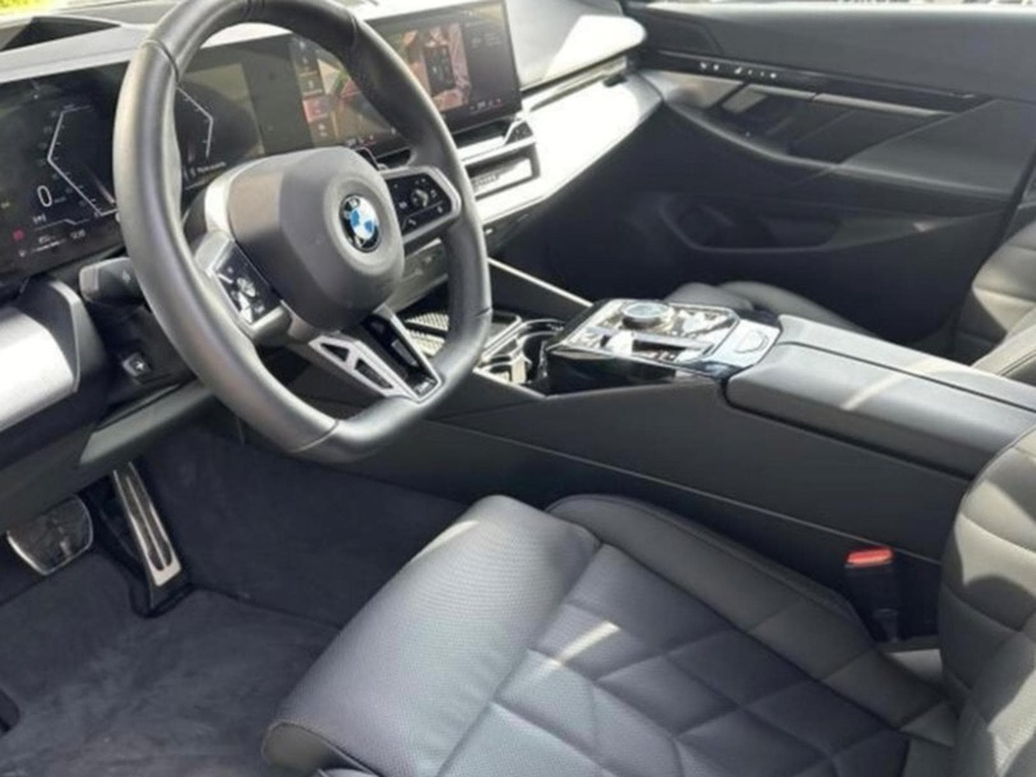 BMW 520 sport M (2024) - Foto 2