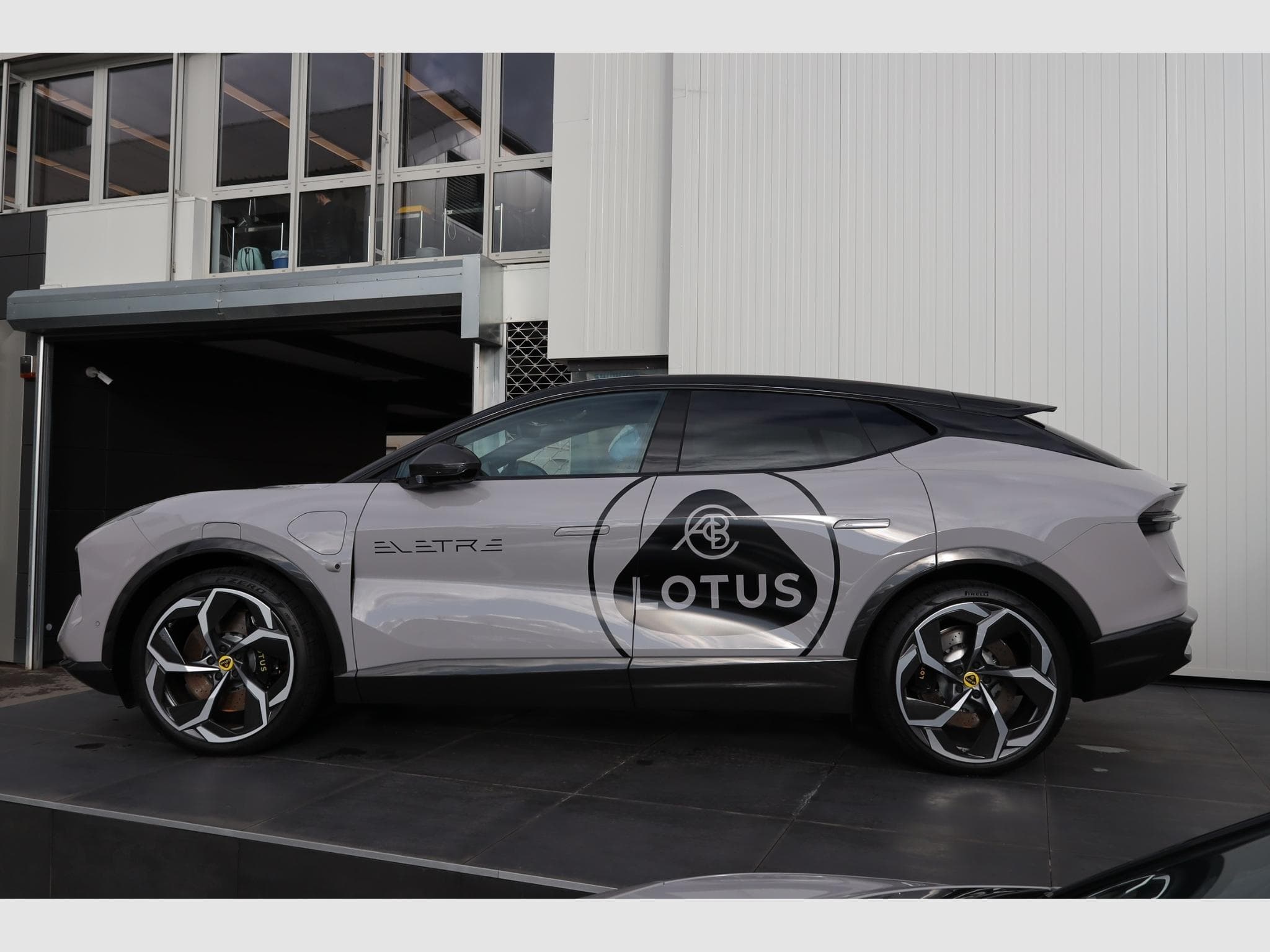 Lotus Eletre R (2024) - Photo 2