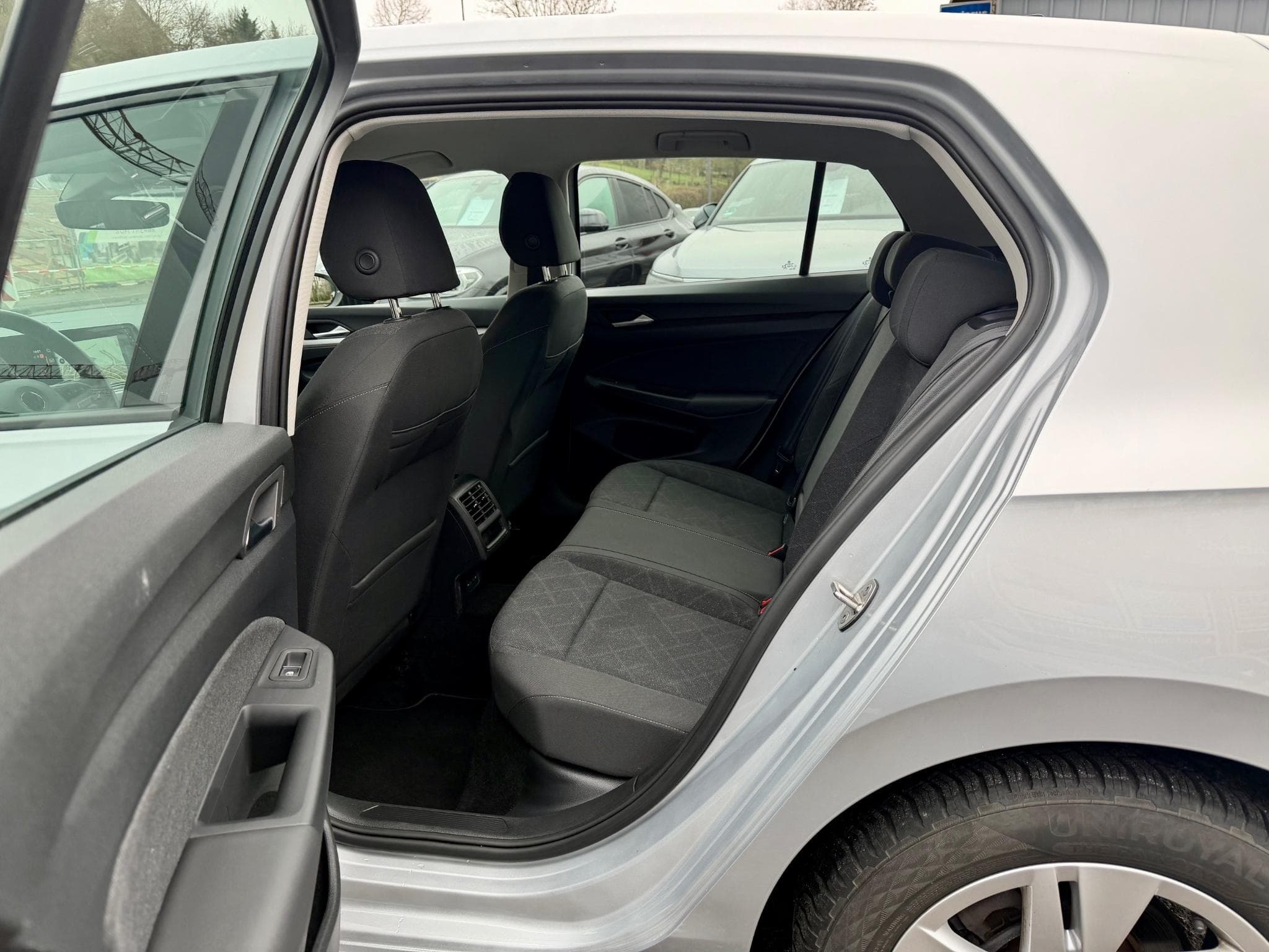 VW Golf VIII 1.0 eTSI 110 DSG7 Life NAVI/CAM/VIRTUAL (2023) - Photo 11