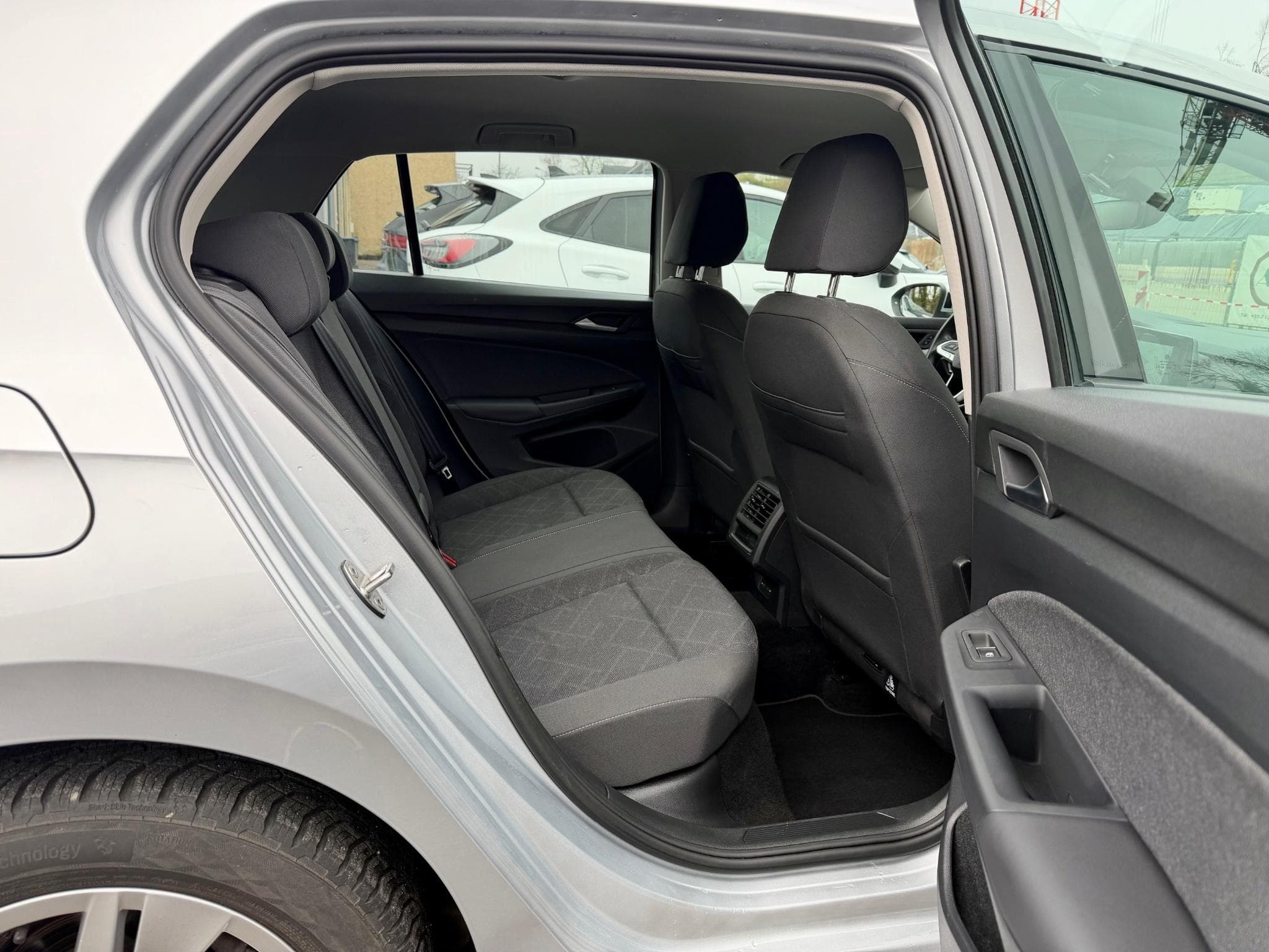 VW Golf VIII 1.0 eTSI 110 DSG7 Life NAVI/CAM/VIRTUAL (2023) - Photo 10