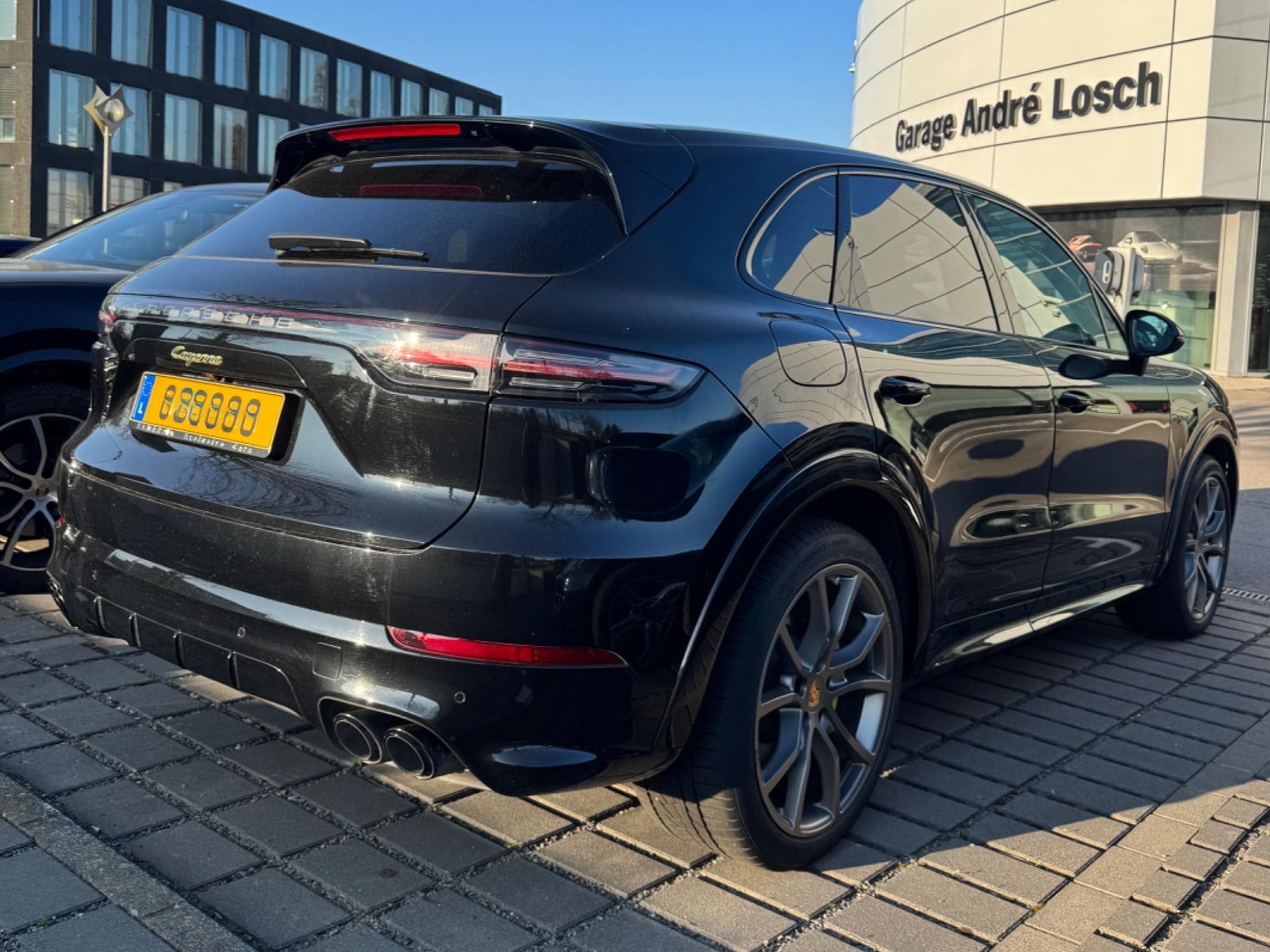 Porsche Cayenne E-Hybride Platinum Edition (2023) - Photo 3