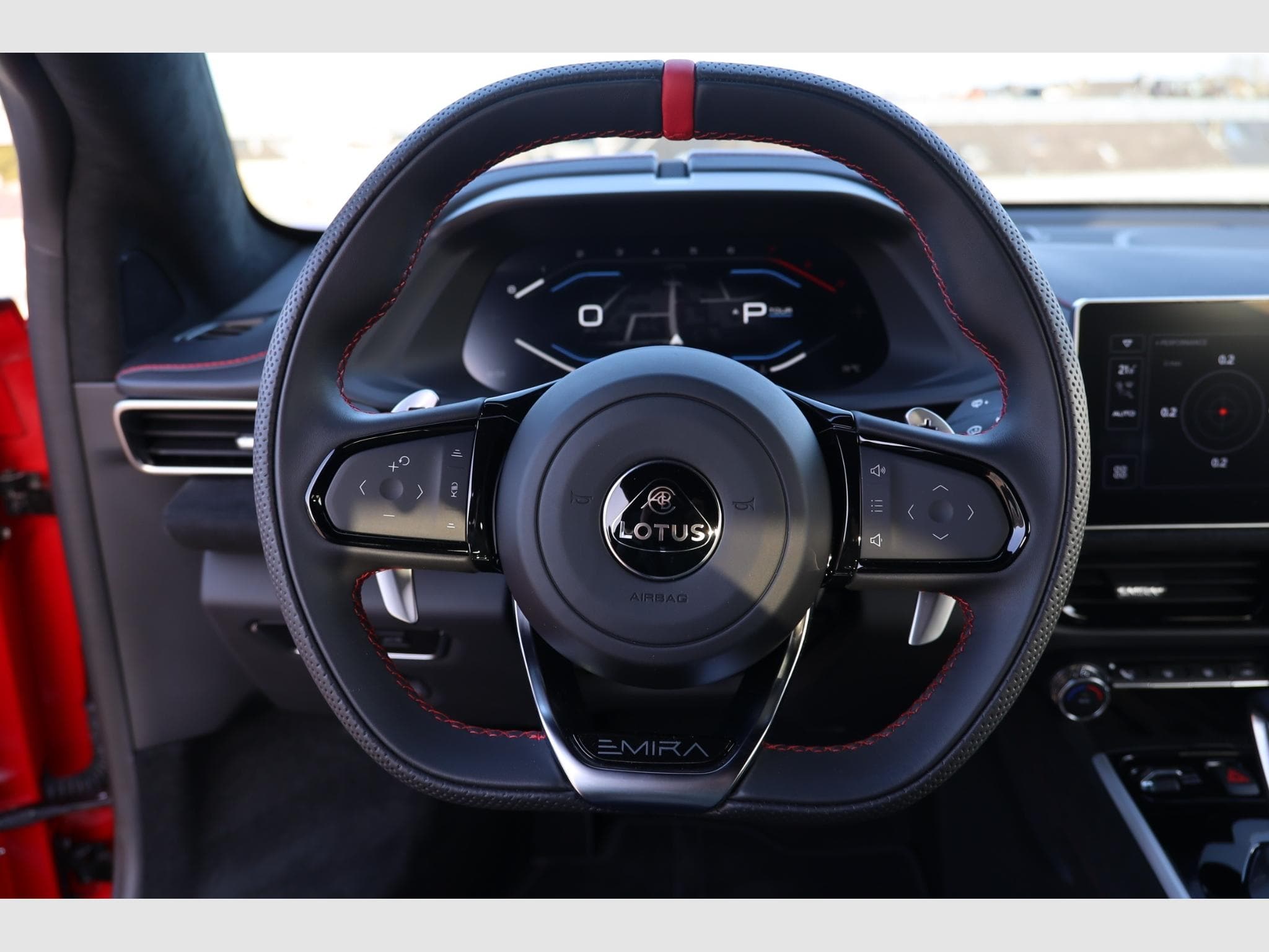 Lotus Emira Turbo SE (2026) - Photo 11