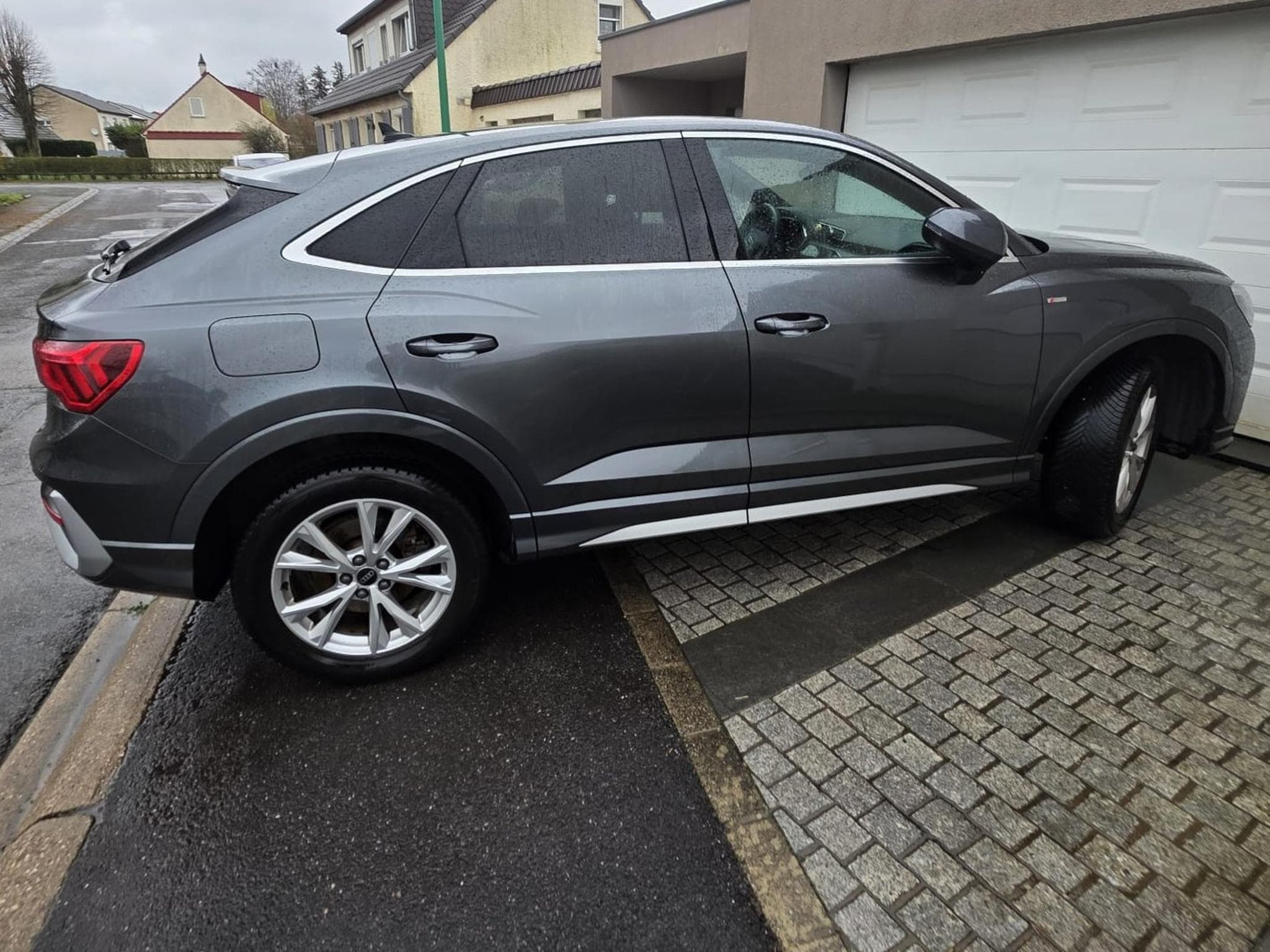 Audi Q3 Sportback S Line 45 TFSI e 245 ch (2022) - Foto 3