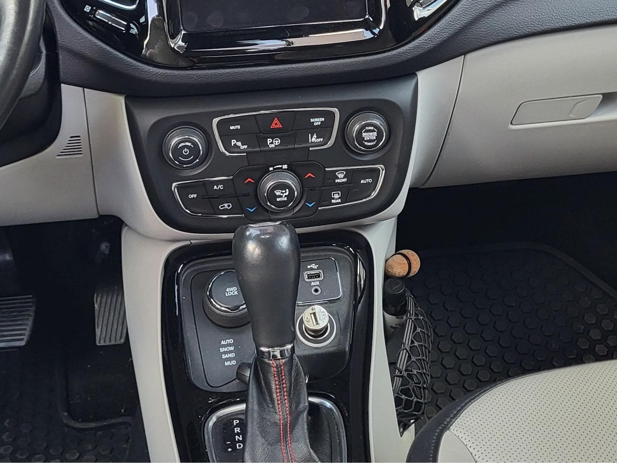 Jeep Compass Limited (2018) - Foto 8