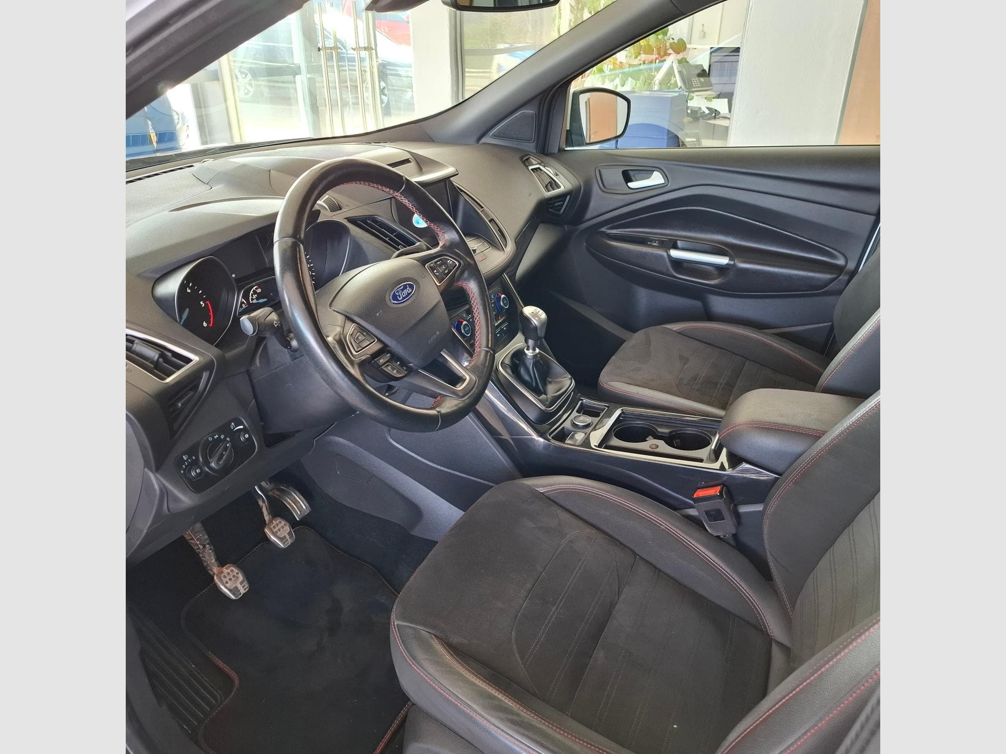 Ford Kuga ST-LINE (2018) - Foto 3