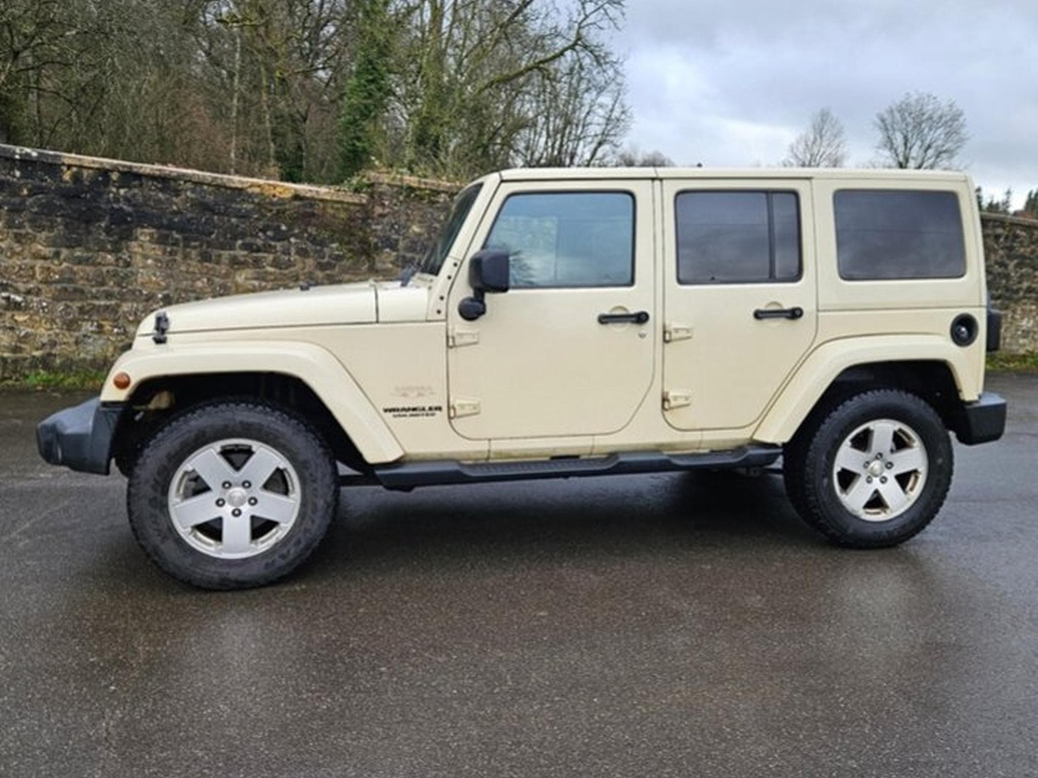 Jeep Wrangler JKU Sahara (2011) - Photo 2