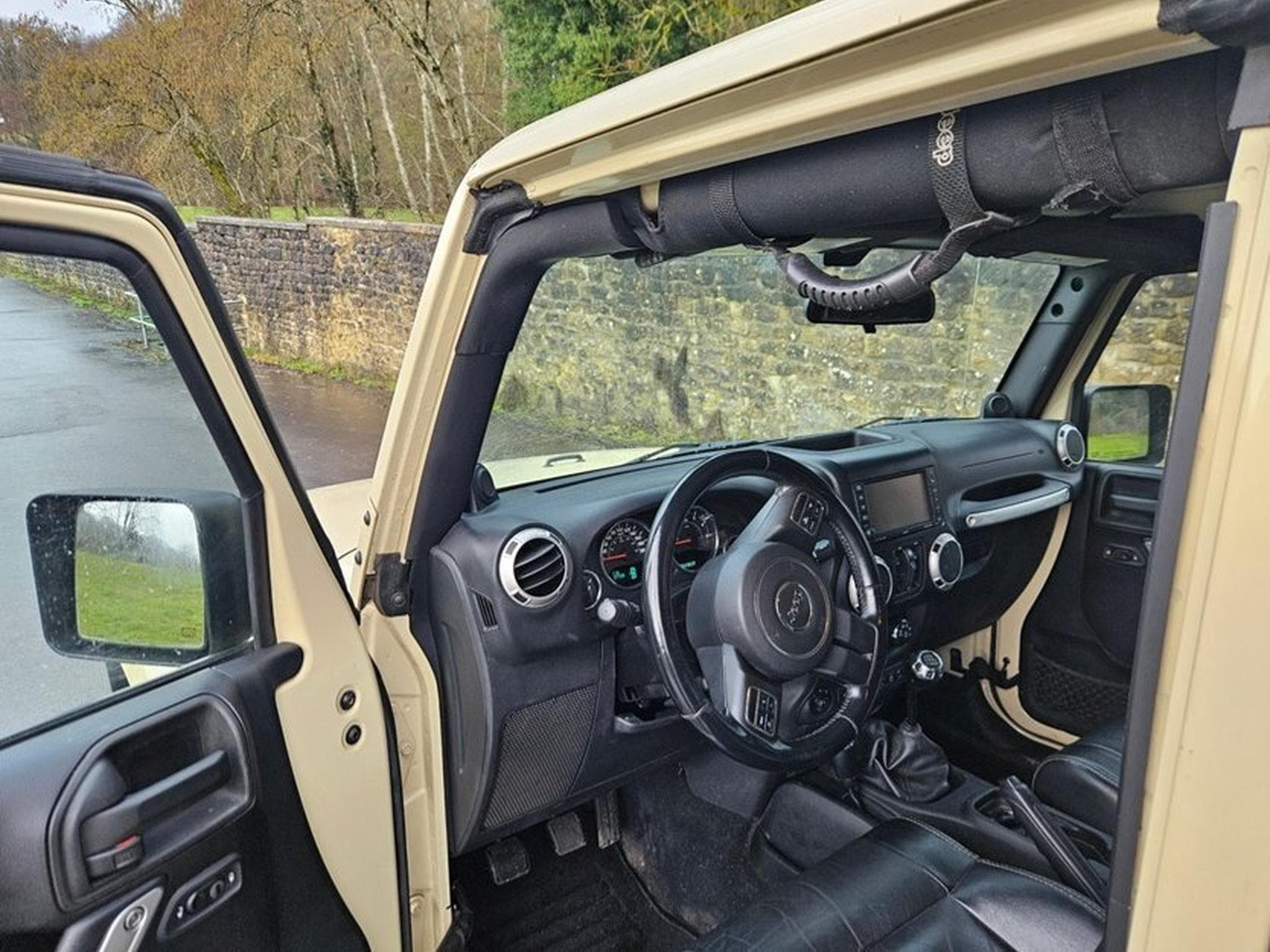 Jeep Wrangler JKU Sahara (2011) - Photo 3
