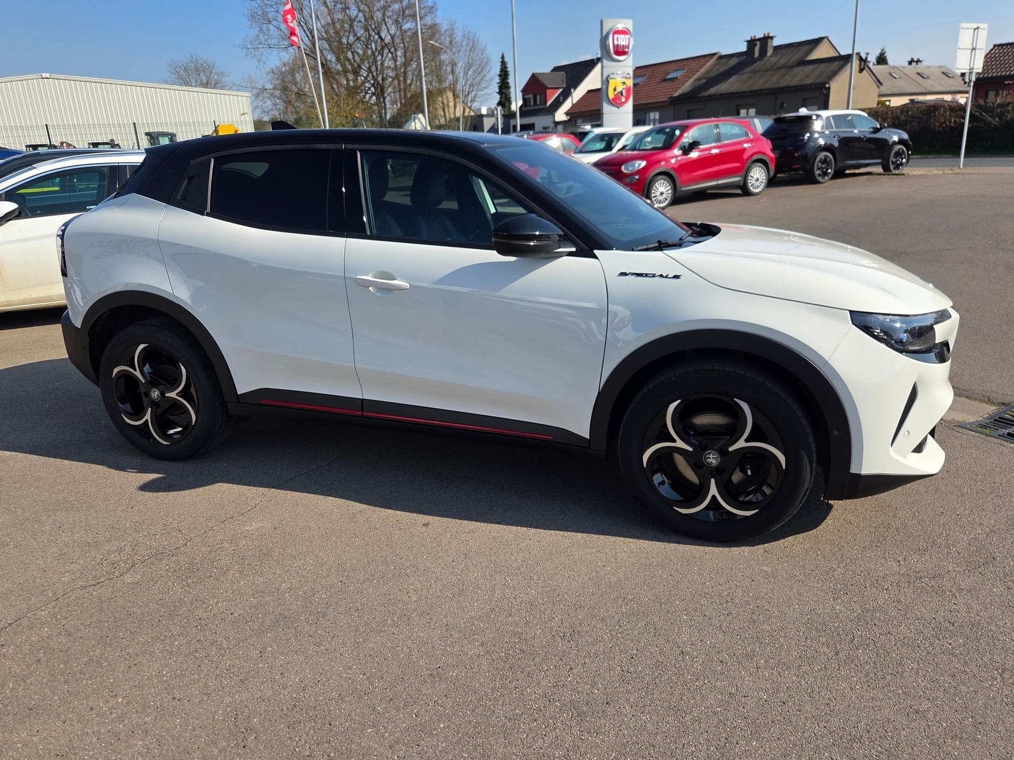 Alfa-Romeo Junior SPECIALE 1.2 HYBRID 145 DCT6 (2025) - Photo 2