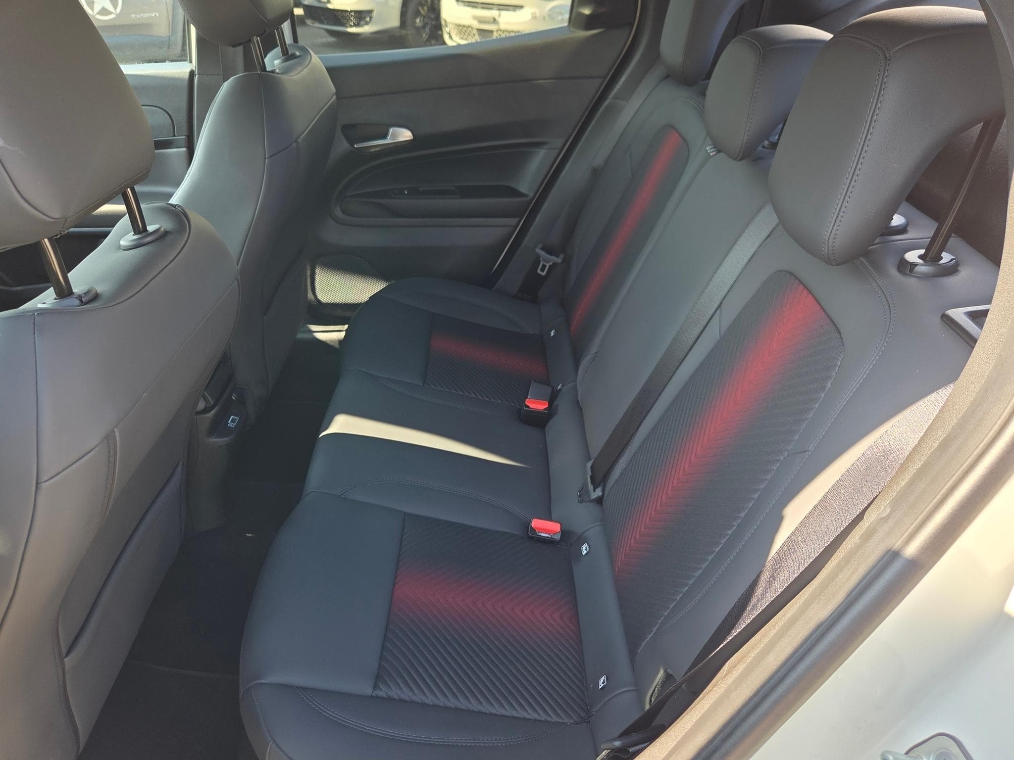 Alfa-Romeo Junior SPECIALE 1.2 HYBRID 145 DCT6 (2025) - Photo 13