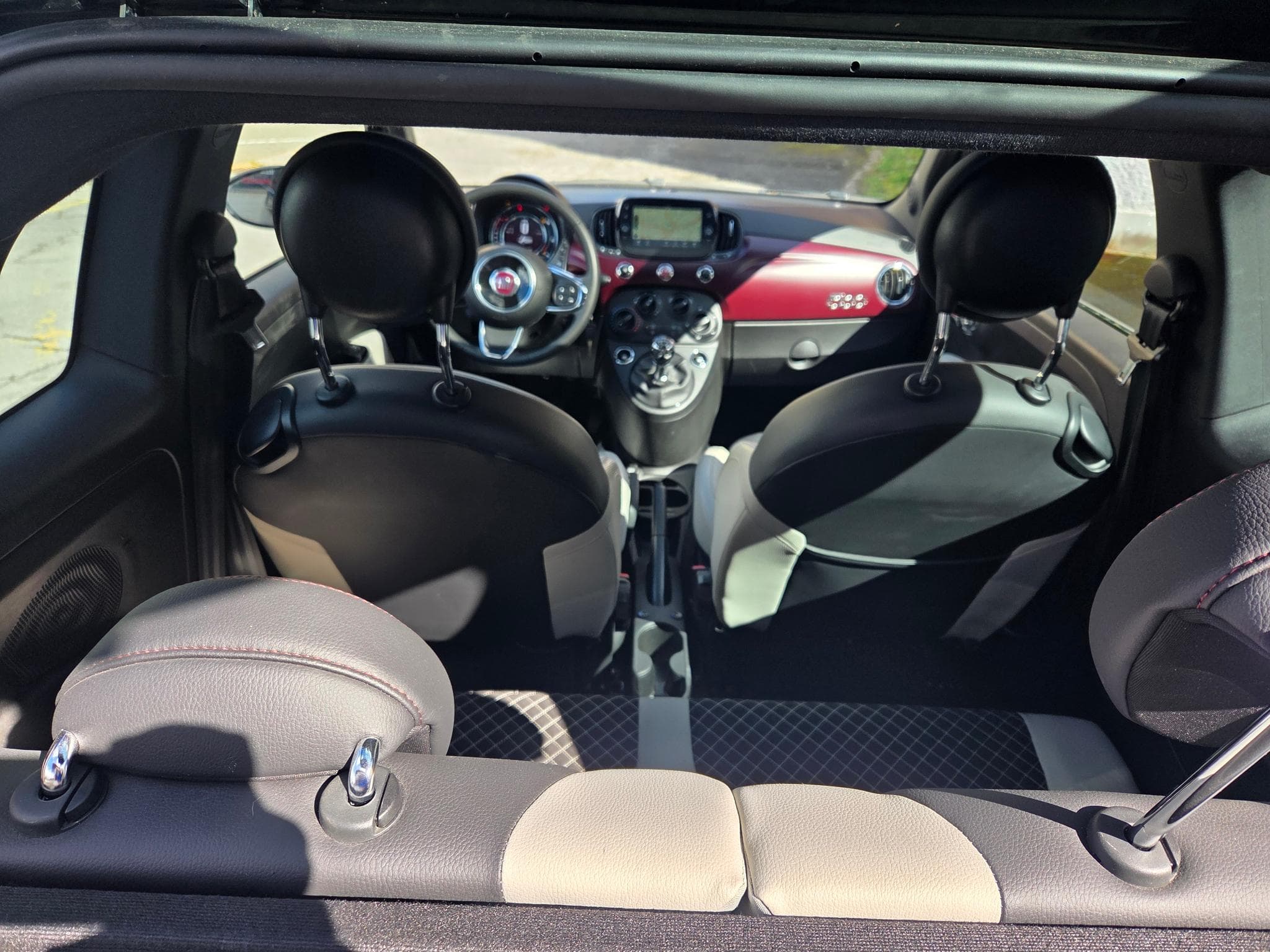 Fiat 500 1.2 ESSENCE PANORAMA NAVIGATION (2019) - Foto 10