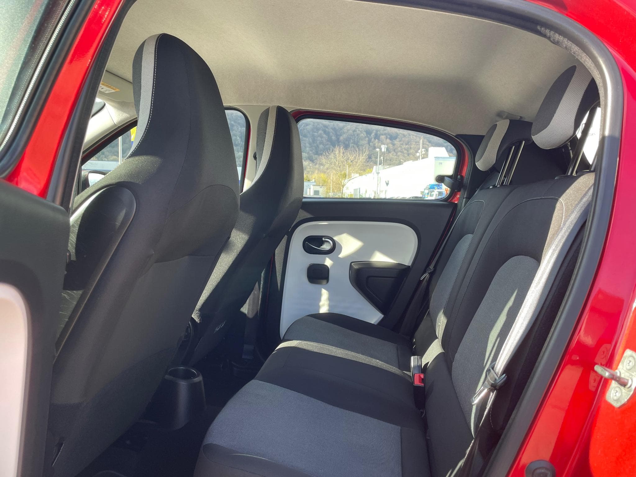 Renault Twingo Twingo1.0/Full service/Clima/63773KM!! (2015) - Photo 18