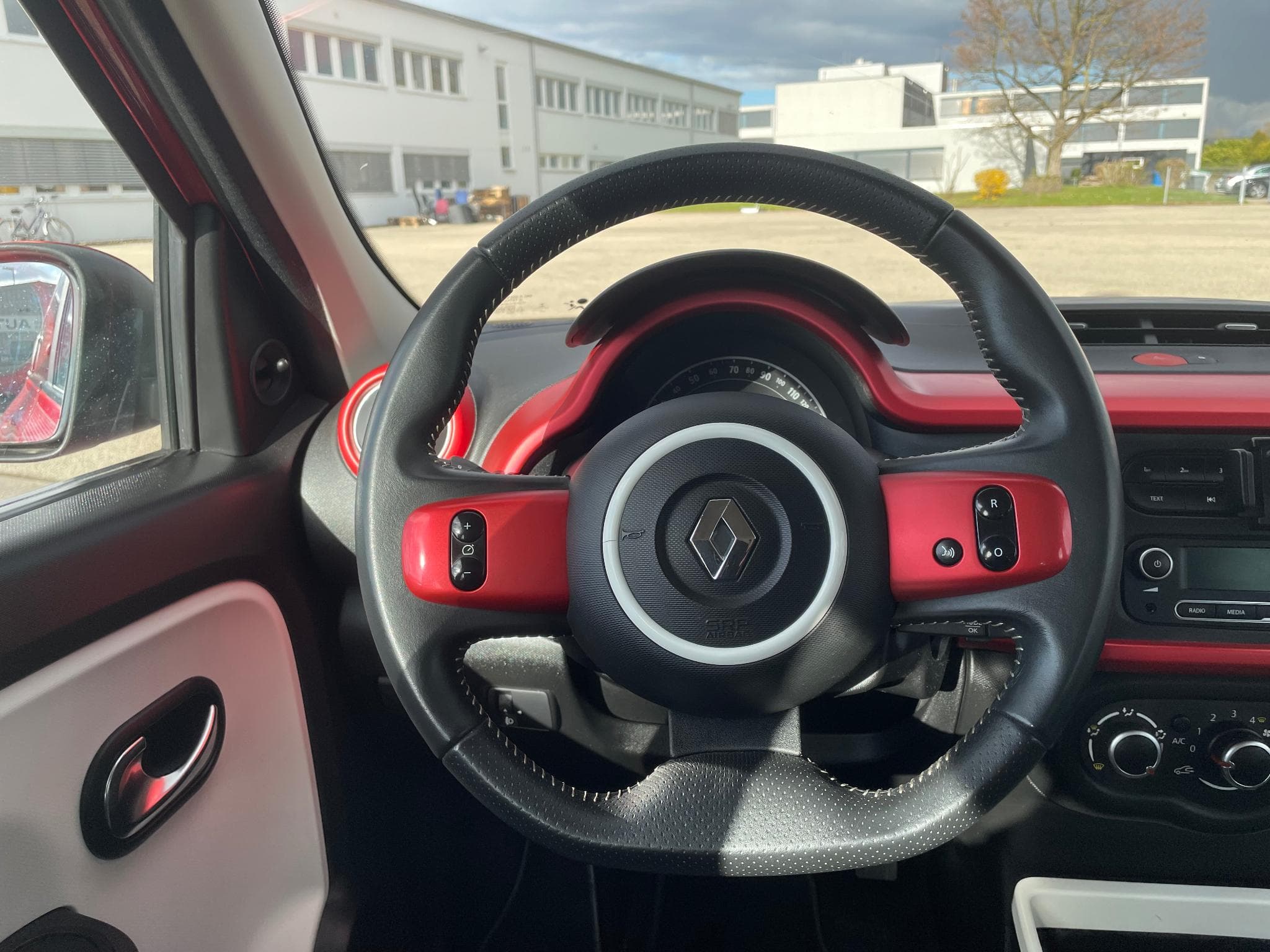 Renault Twingo Twingo1.0/Full service/Clima/63773KM!! (2015) - Photo 11