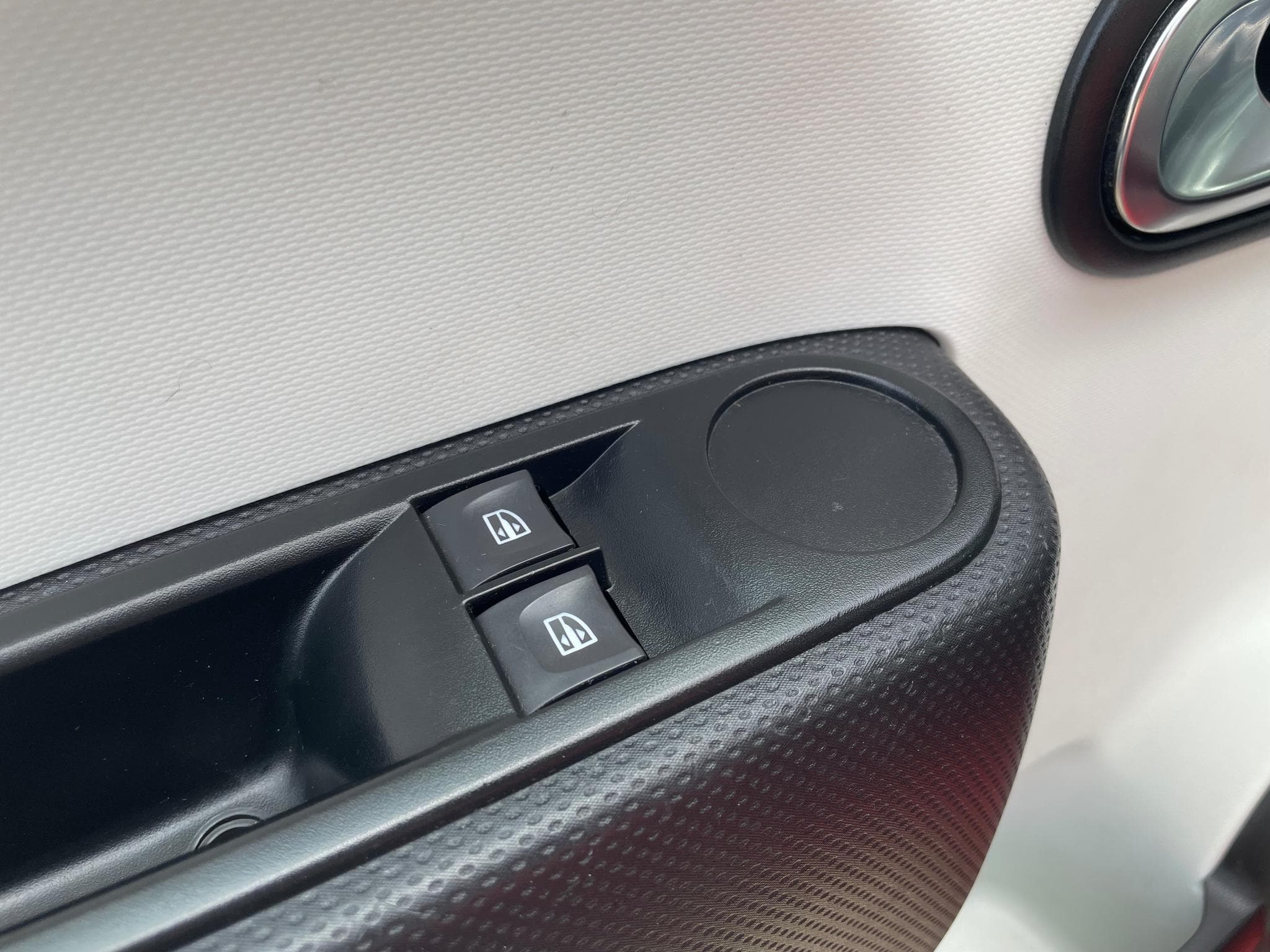 Renault Twingo Twingo1.0/Full service/Clima/63773KM!! (2015) - Photo 15