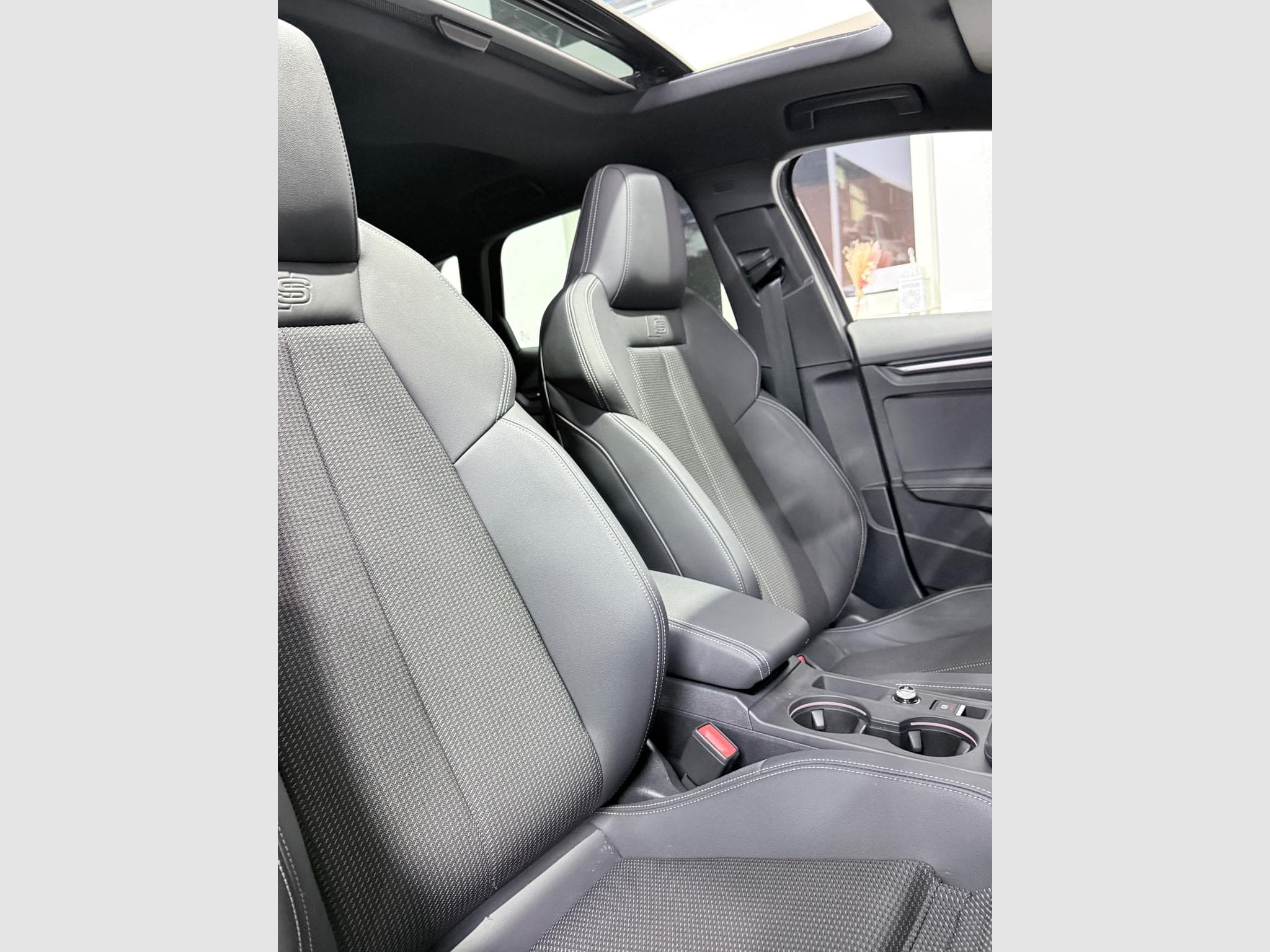 Audi S3 2 L TFSI 333 PS QUATTRO (2025) - Photo 10