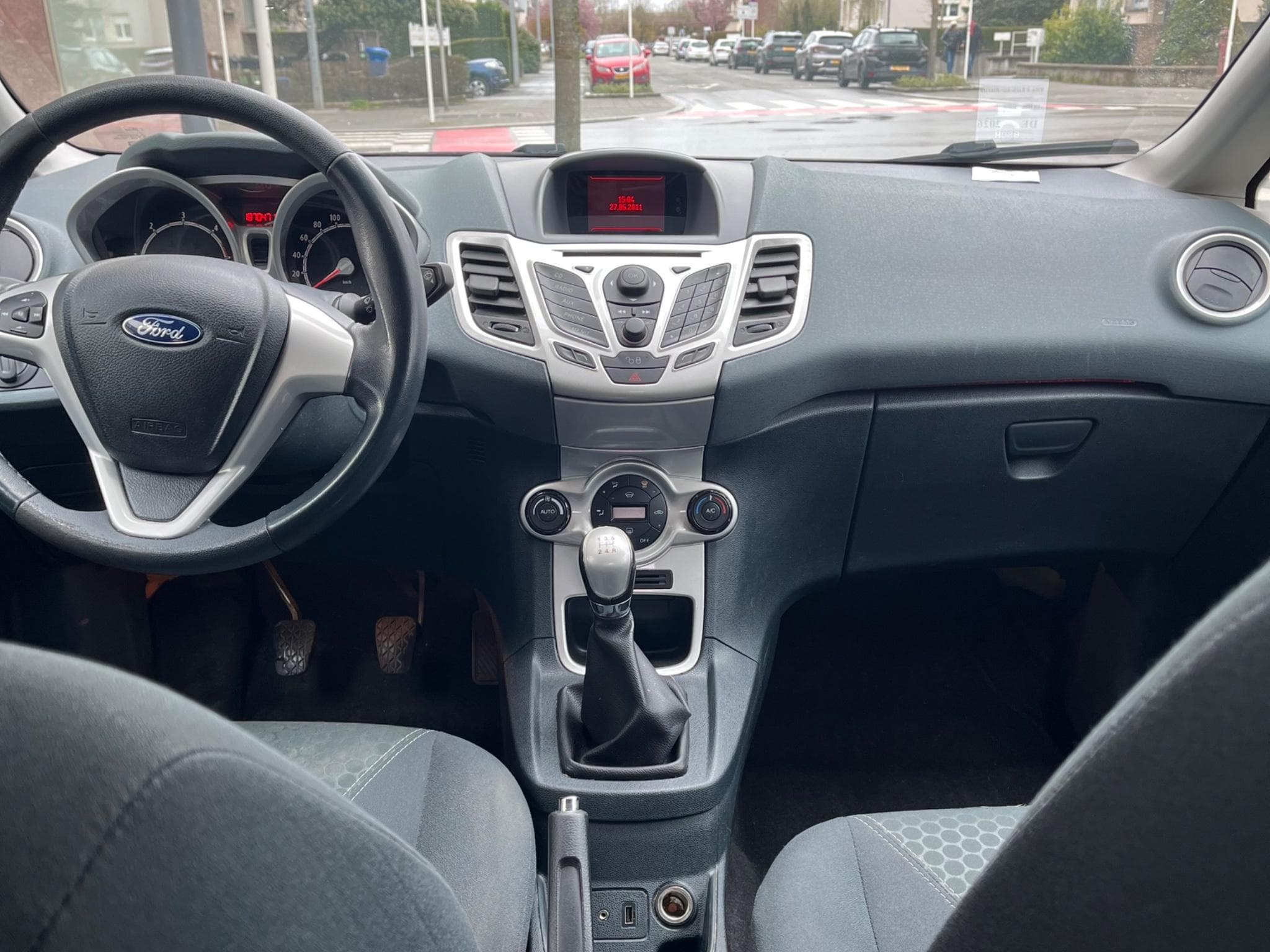 Ford Fiesta 1.6 TCDi (2011) - Photo 3