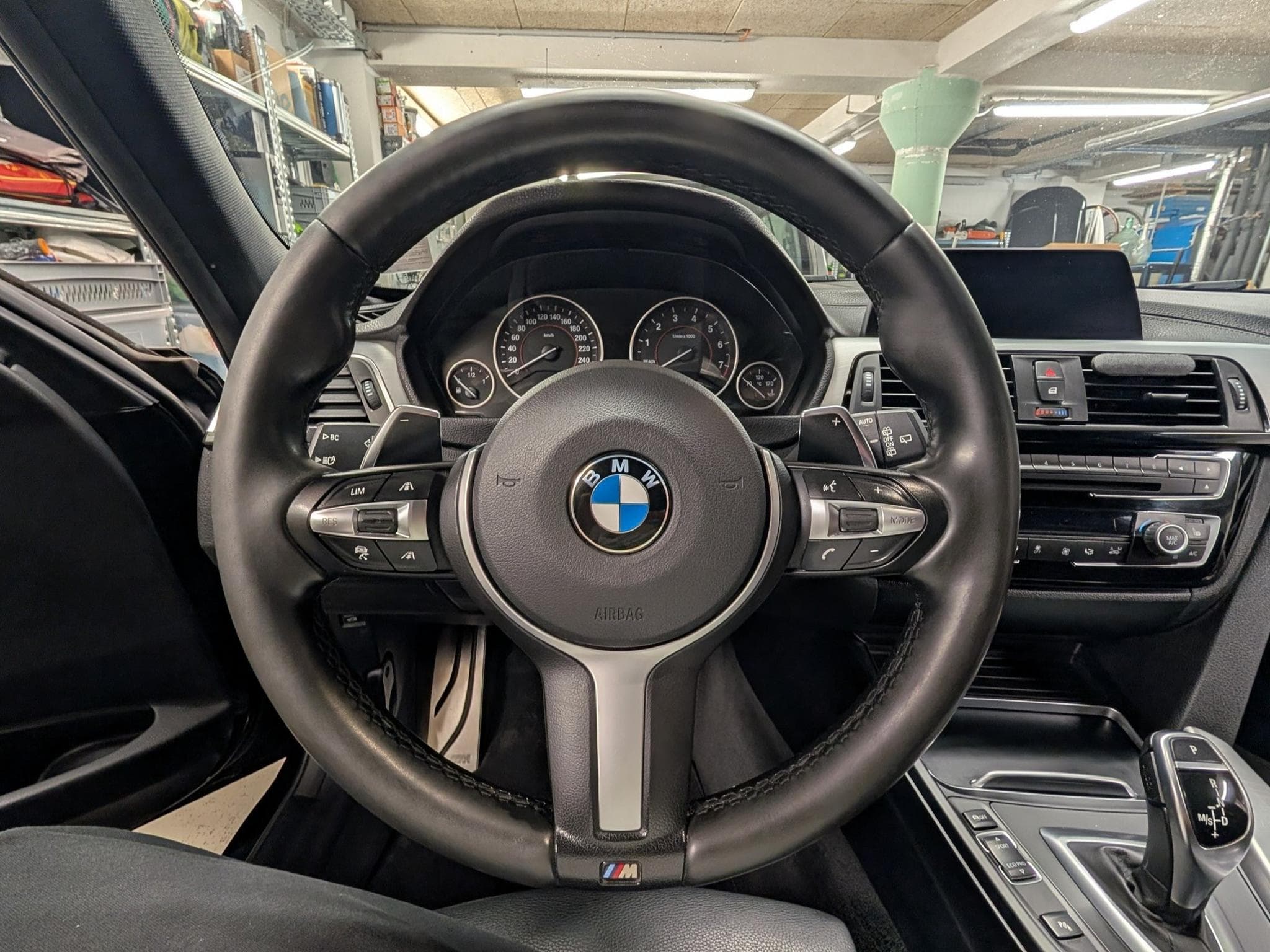 BMW 330 M-Sportpaket (2017) - Photo 9