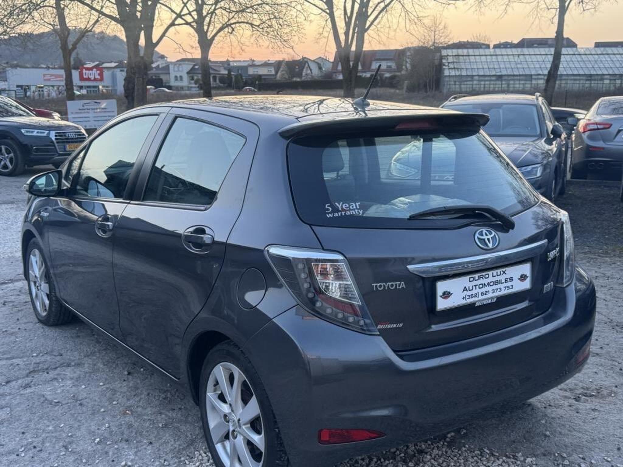 Toyota Yaris 1.5 Hybrid Automatique 1-prop (2012) - Photo 3