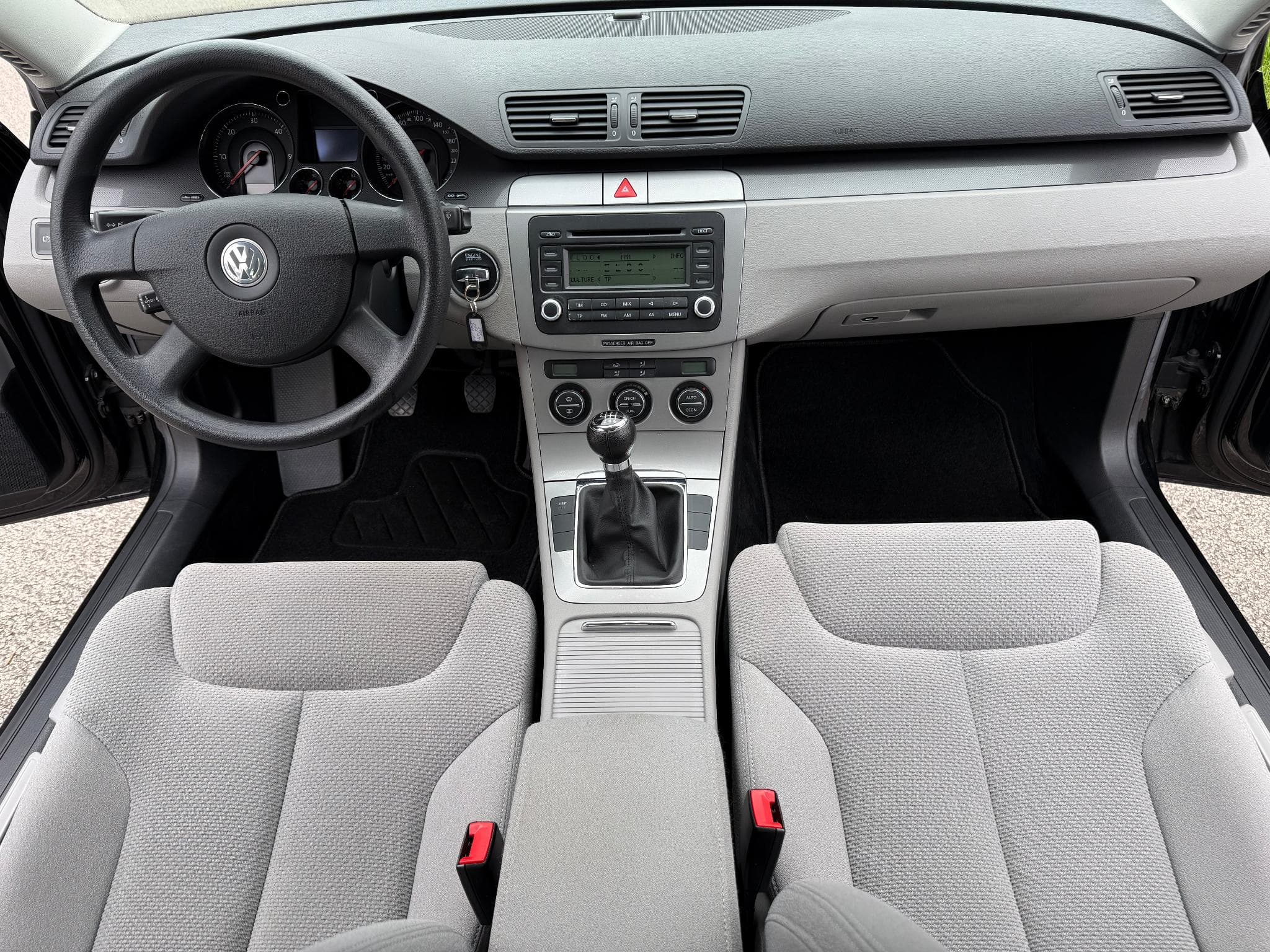 VW Passat 2.0 TDI COMFORTLINE 140 PS (2015) - Photo 6