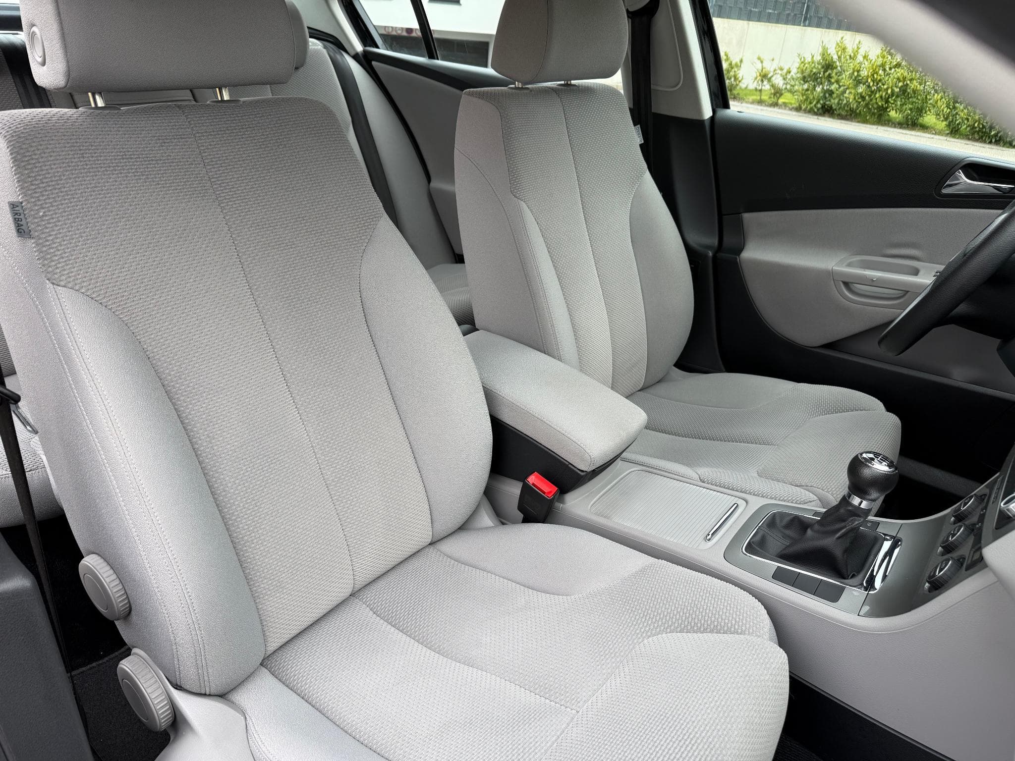 VW Passat 2.0 TDI COMFORTLINE 140 PS (2015) - Photo 7