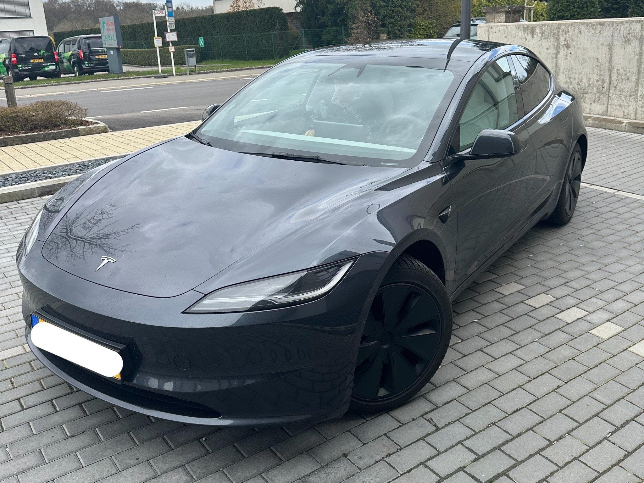 Tesla Model 3 Tesla Model 3 Highland Stealth Grey (2023) - Photo 2